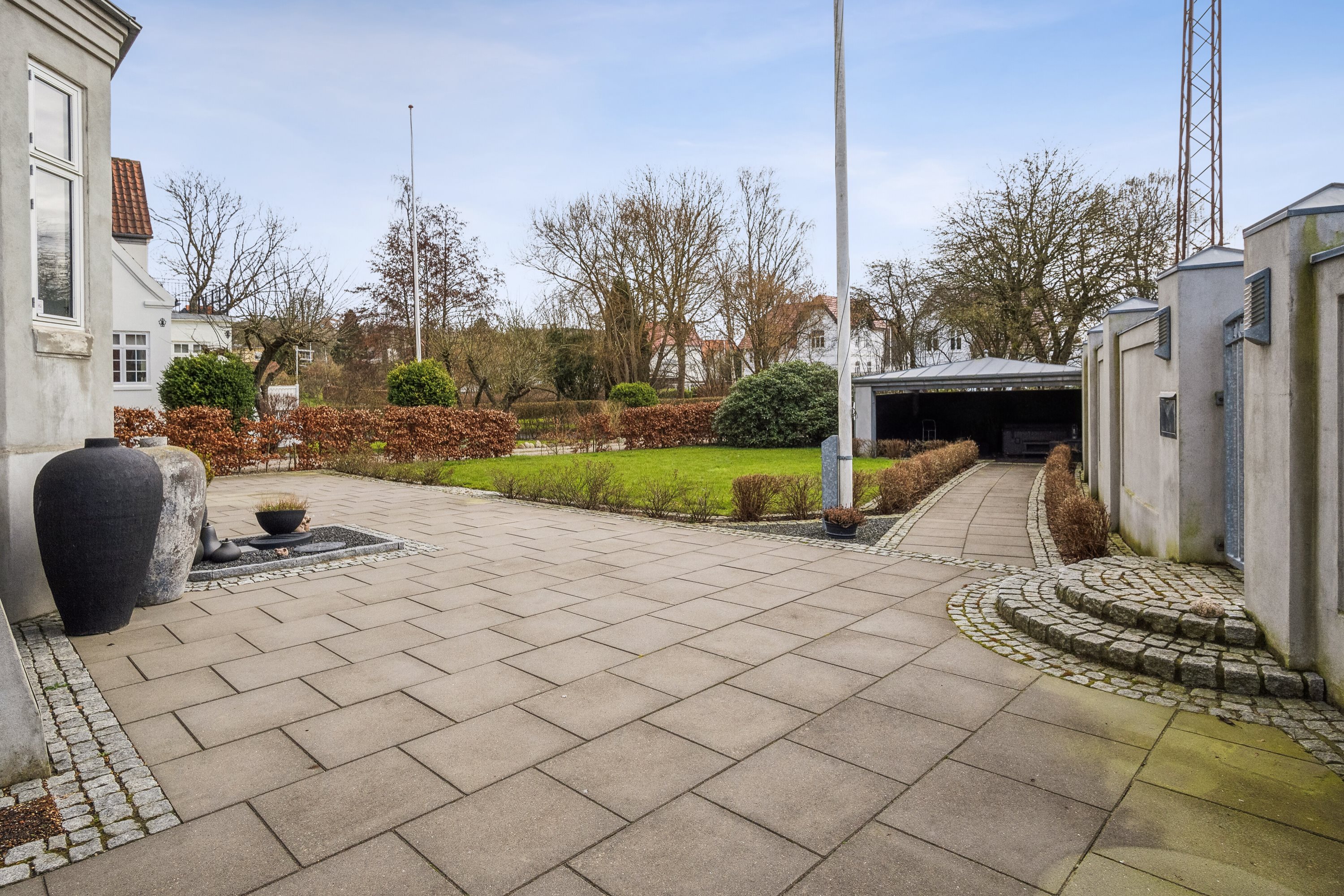 Fremhævet udendørs billede i fuldskærmstilstand. Billede af Jørgensgård 21, 6200 Aabenraa