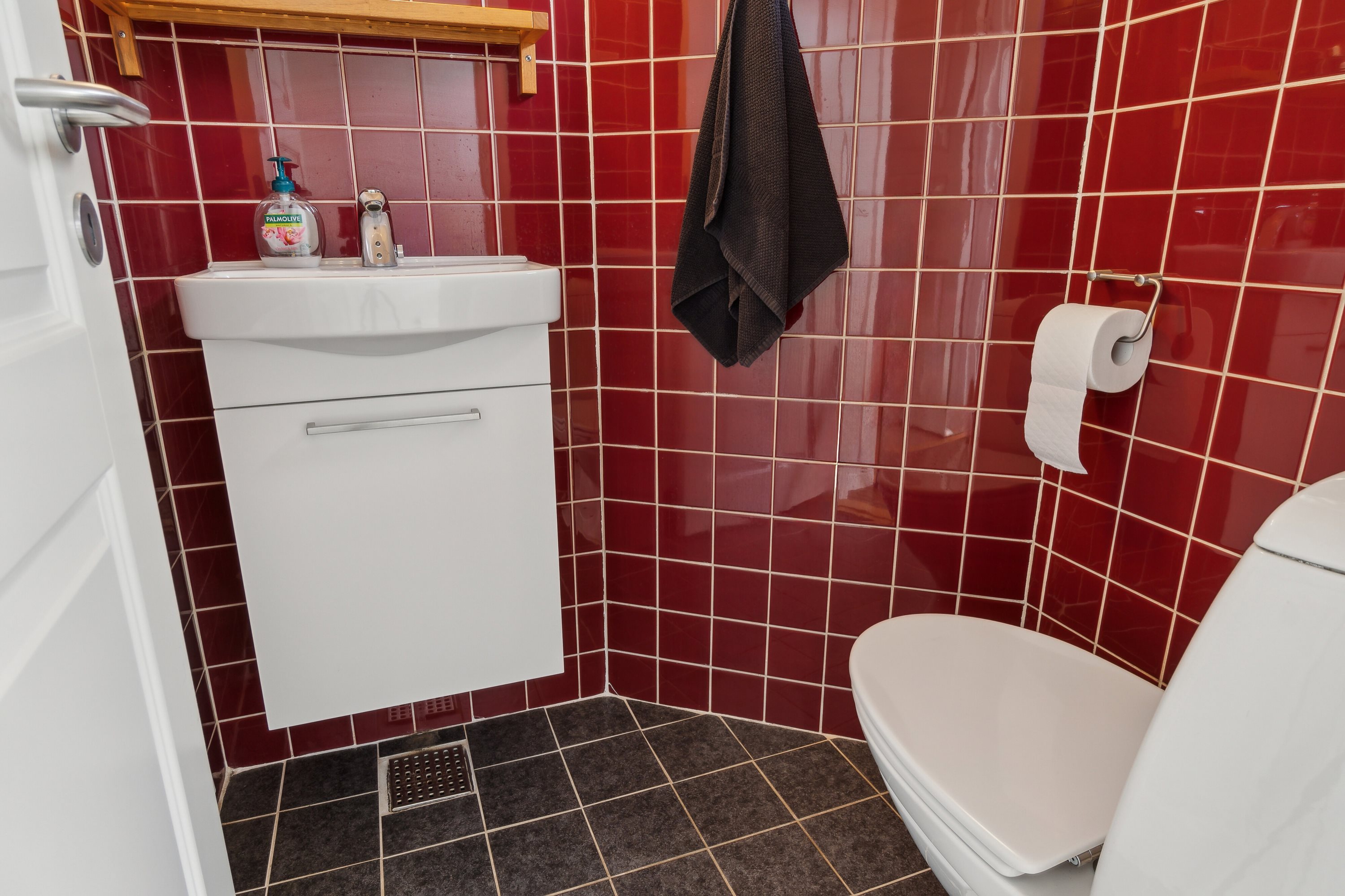 Fremhævet badeværelse billede i fuldskærmstilstand. Billede af Lonesvej 11, 9800 Hjørring