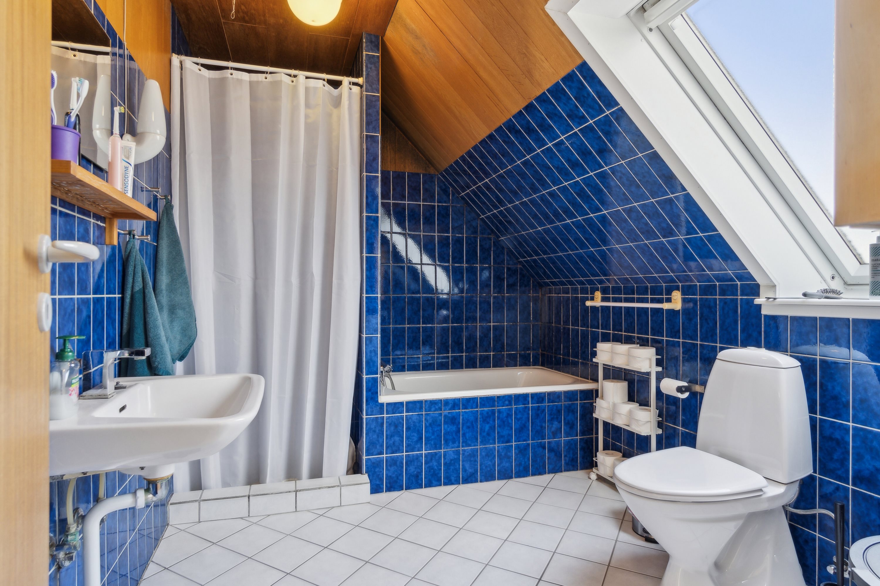 Fremhævet badeværelse billede i fuldskærmstilstand. Billede af Lonesvej 11, 9800 Hjørring