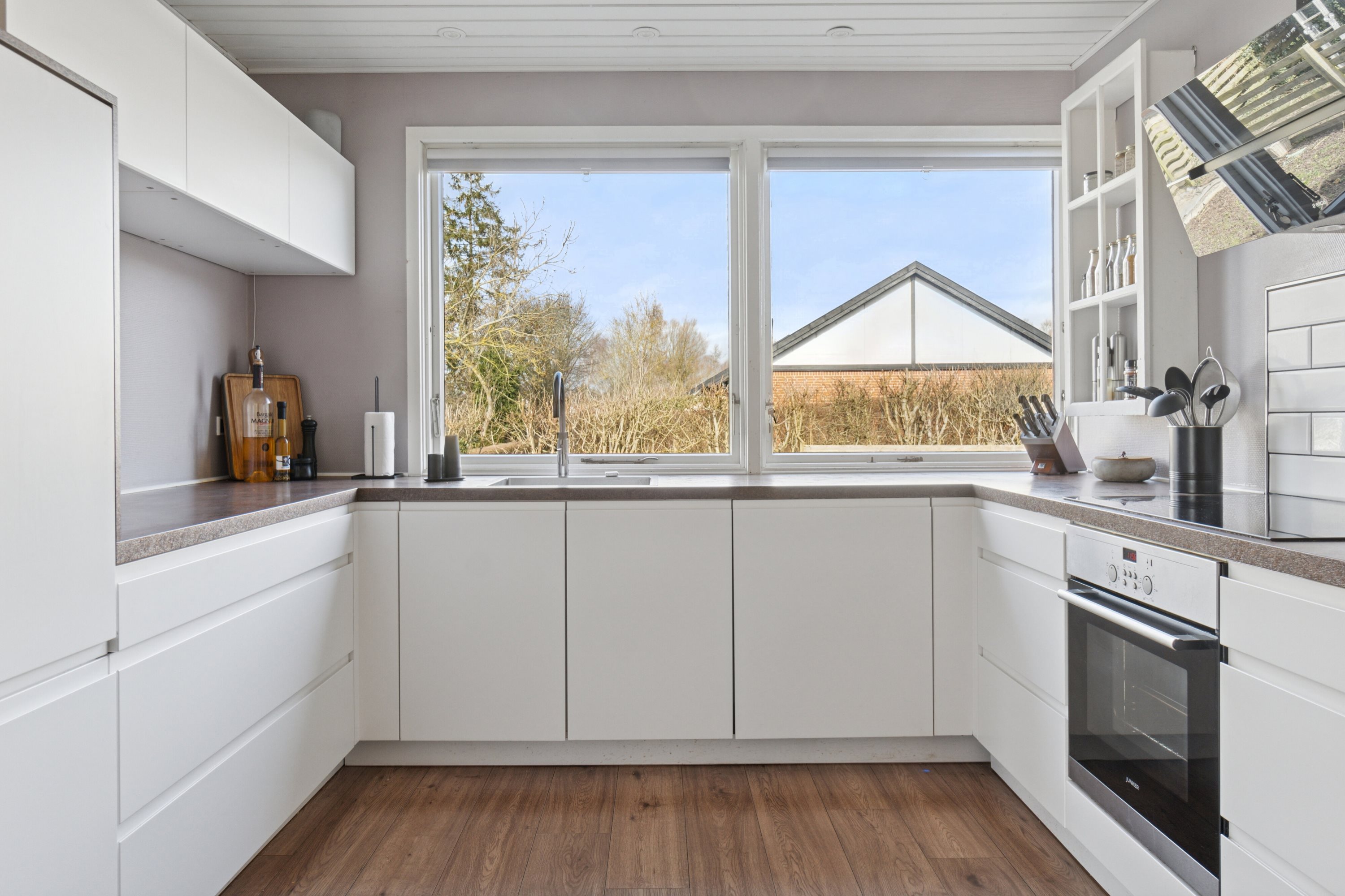 Fremhævet køkken billede i fuldskærmstilstand. Billede af Smedevangen 3, 4243 Rude