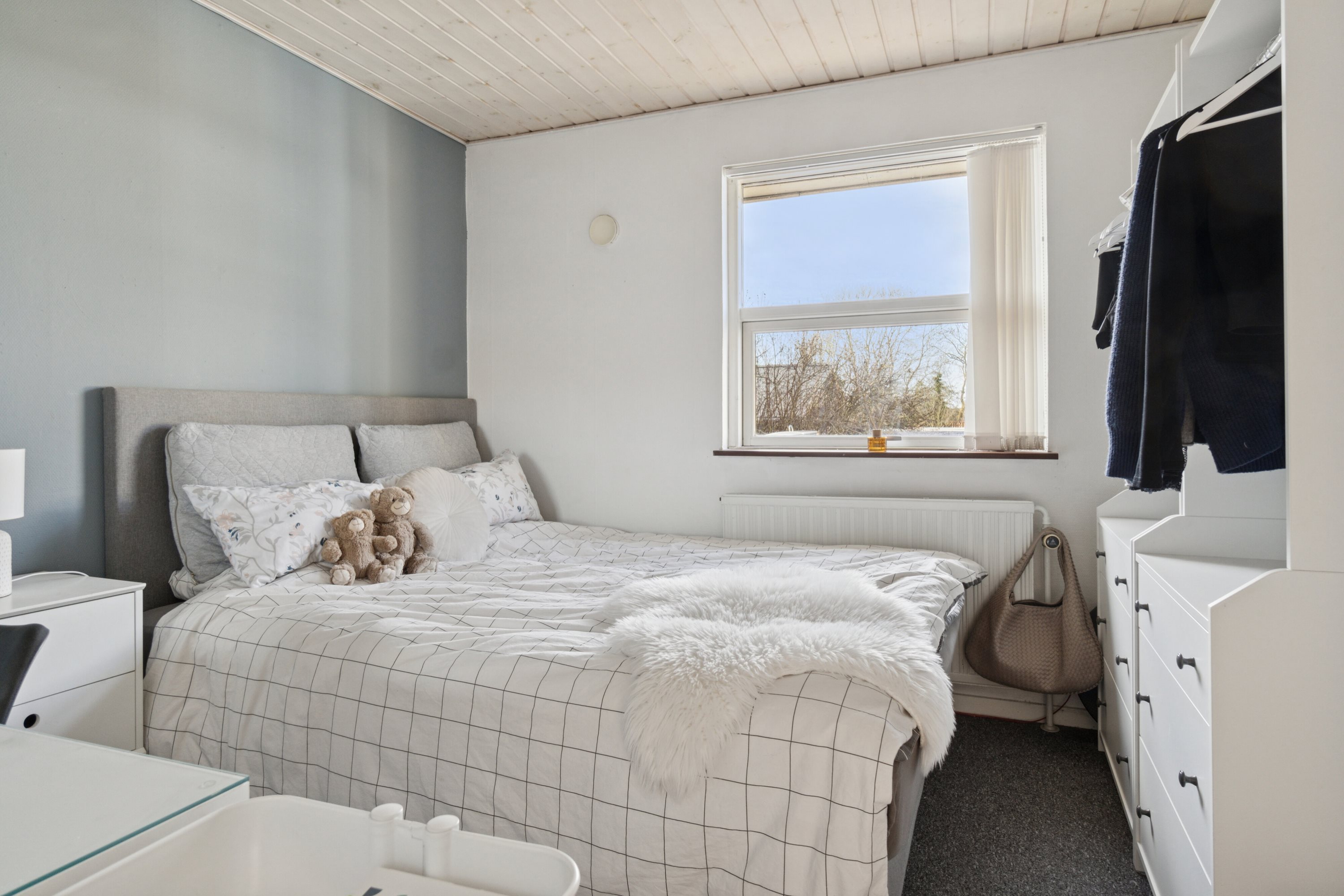 Fremhævet soveværelse billede i fuldskærmstilstand. Billede af Smedevangen 3, 4243 Rude