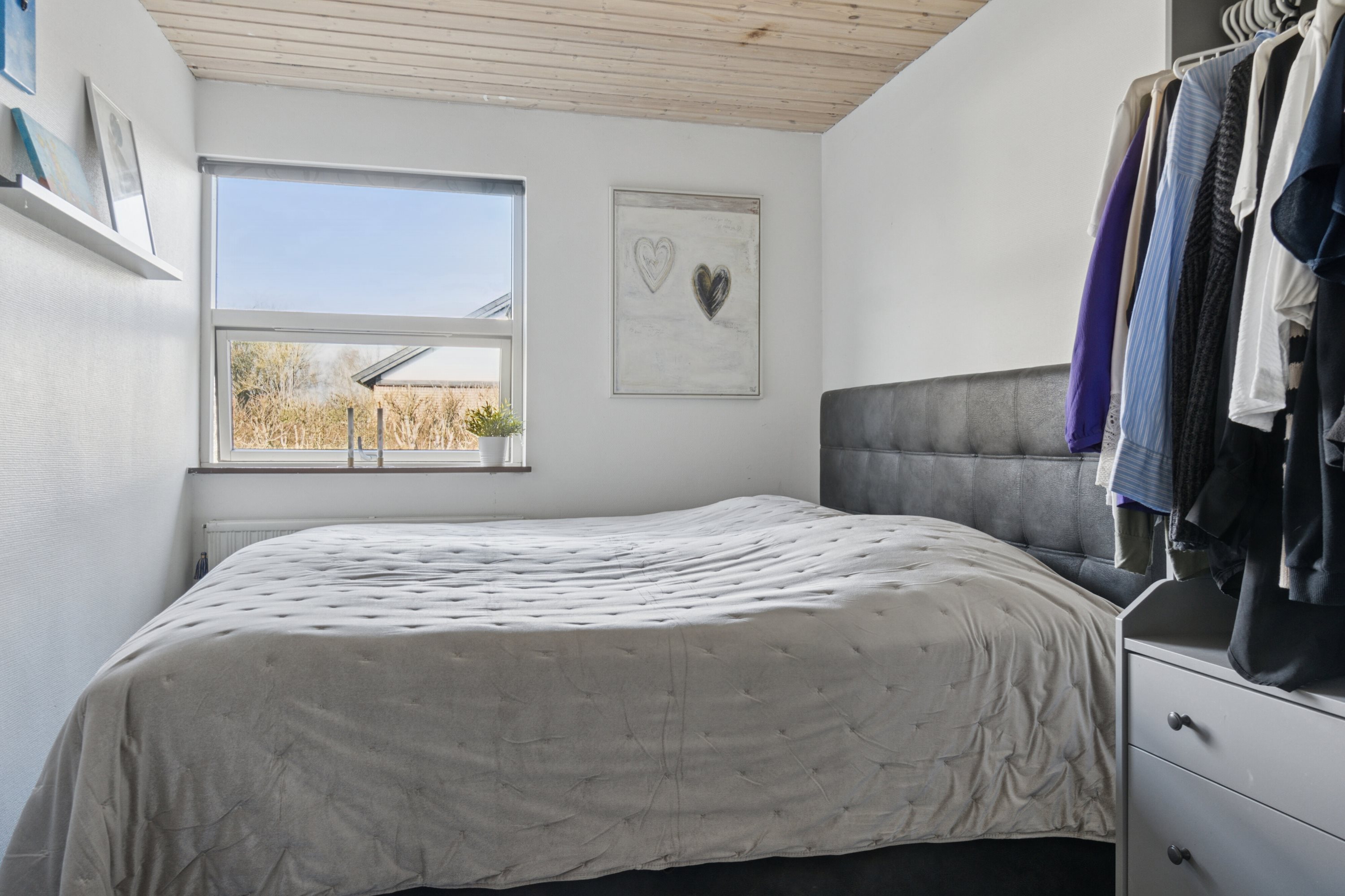 Fremhævet soveværelse billede i fuldskærmstilstand. Billede af Smedevangen 3, 4243 Rude