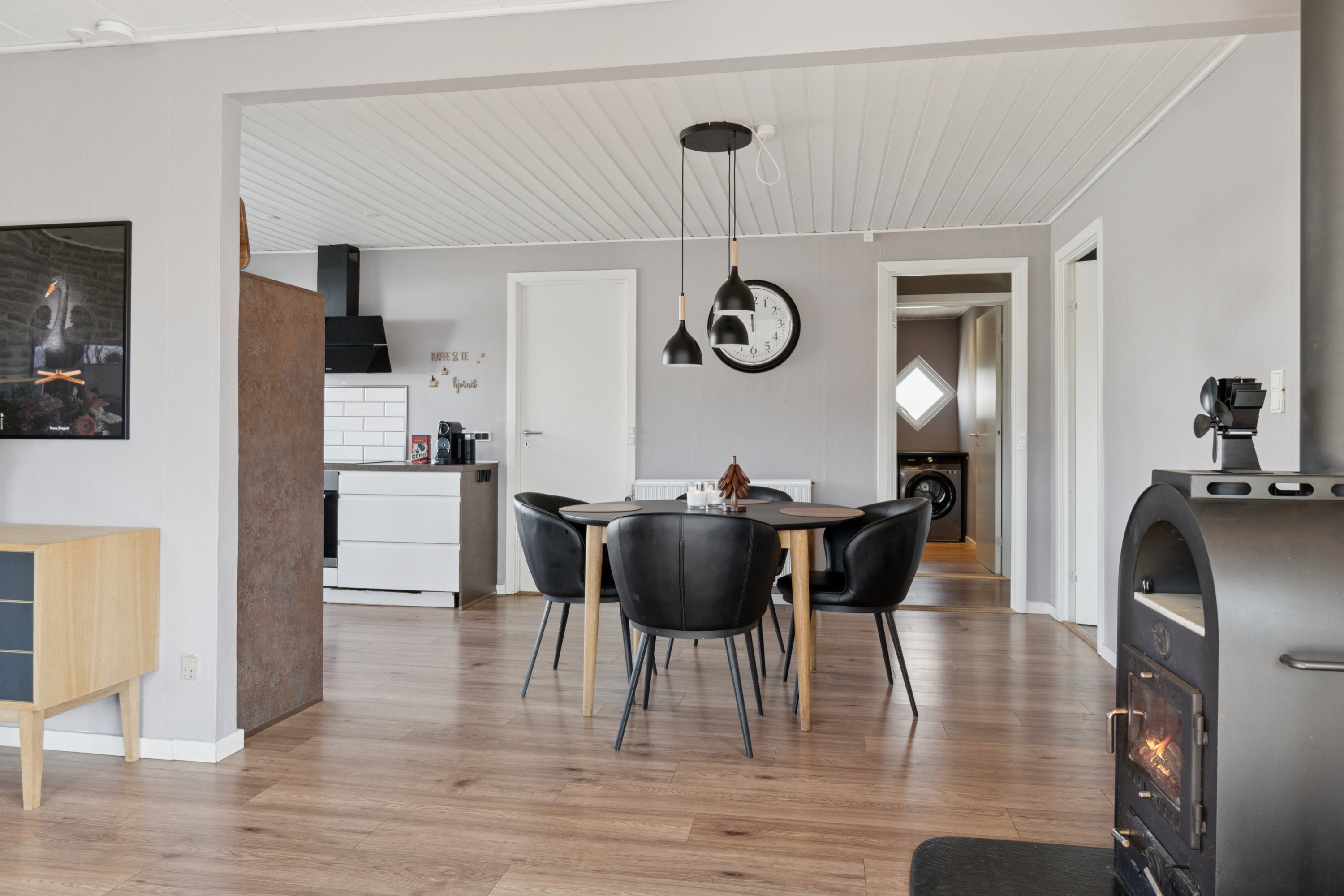 Fremhævet stue billede i fuldskærmstilstand. Billede af Smedevangen 3, 4243 Rude