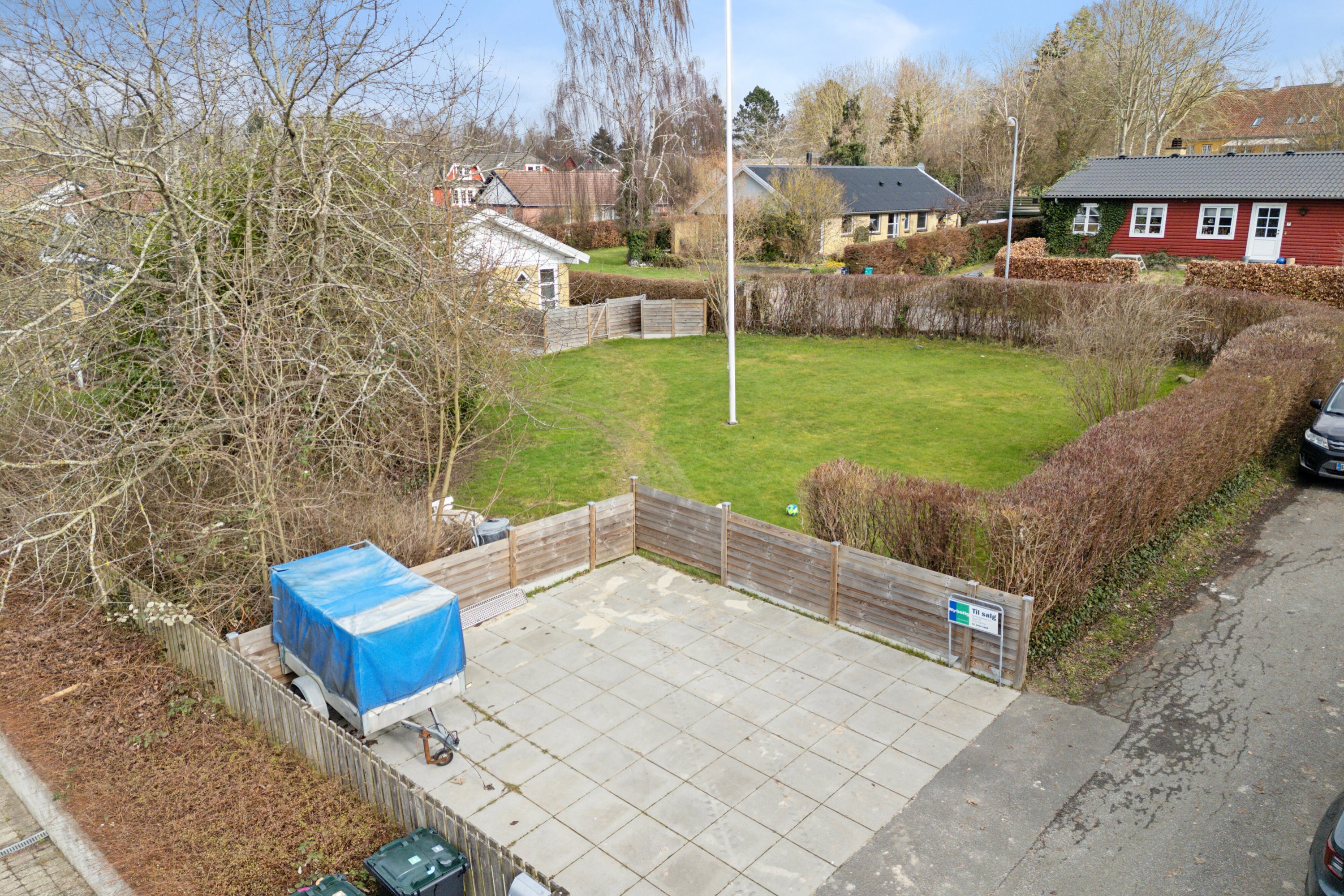 Fremhævet udendørs billede i fuldskærmstilstand. Billede af Smedevangen 3, 4243 Rude