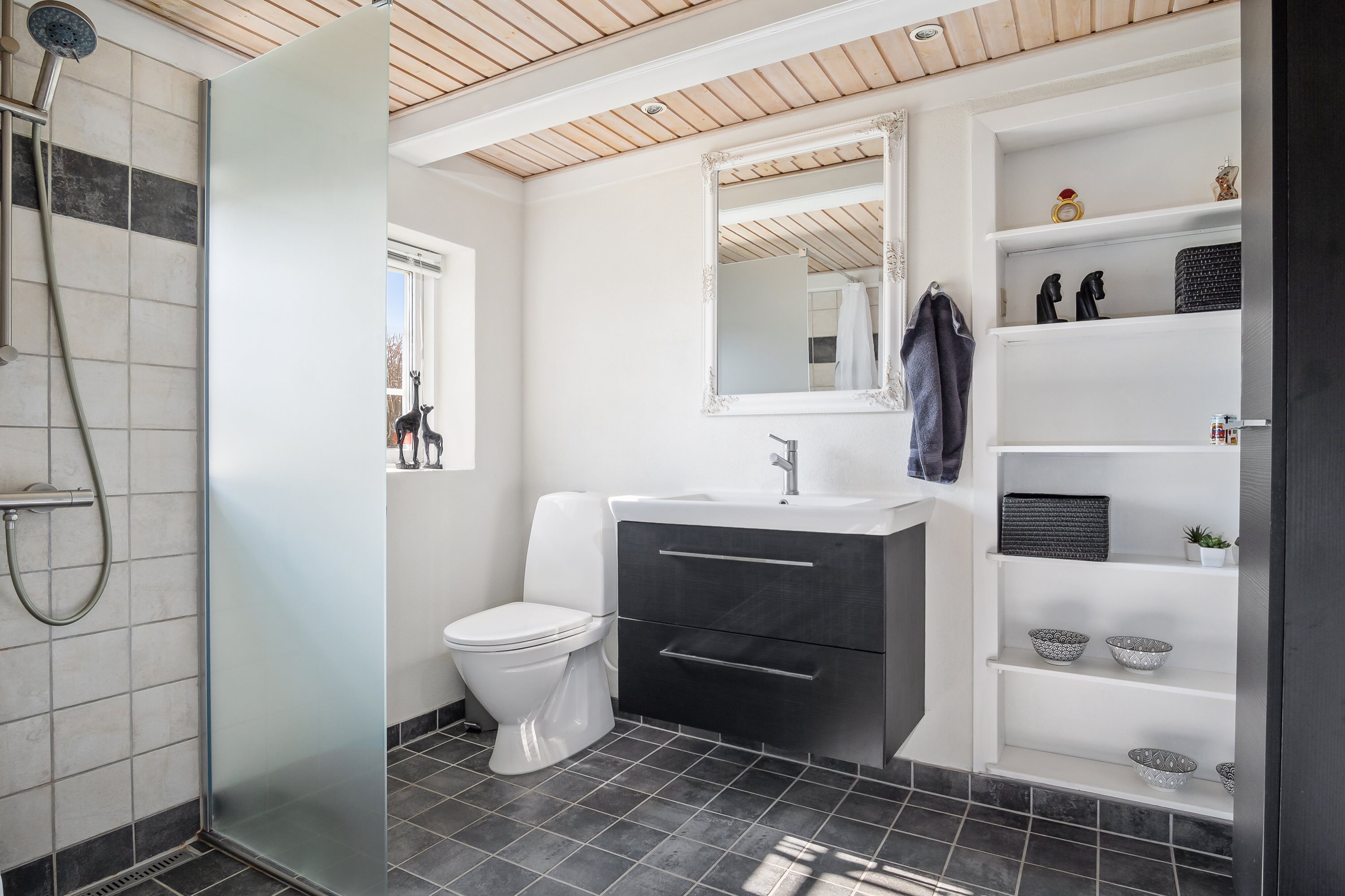 Fremhævet badeværelse billede i fuldskærmstilstand. Billede af Betzyslyst 131, 5600 Faaborg