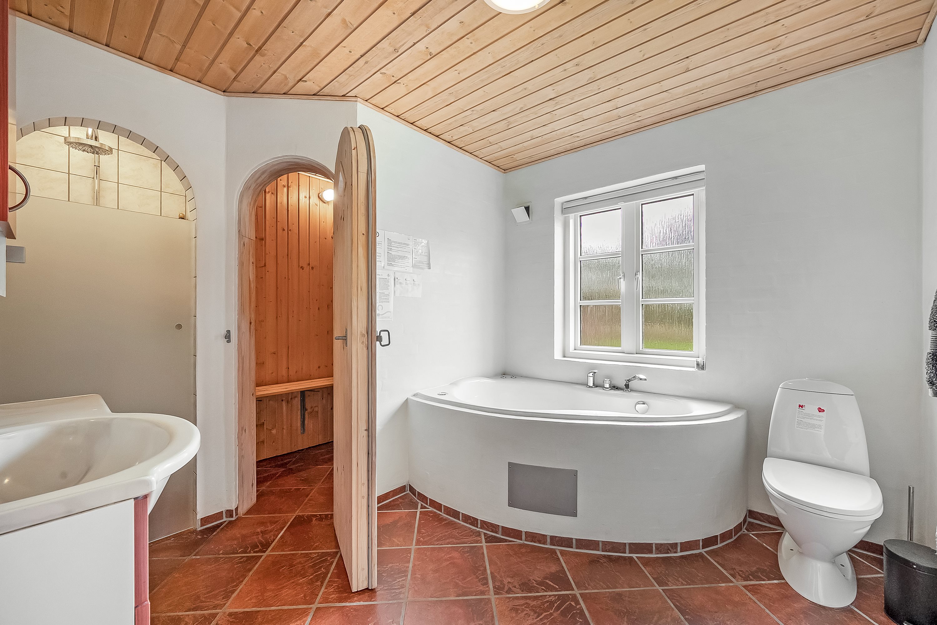 Fremhævet badeværelse  billede i fuldskærmstilstand. Billede af Tyttebærvej 4, Skaven , 6880 Tarm