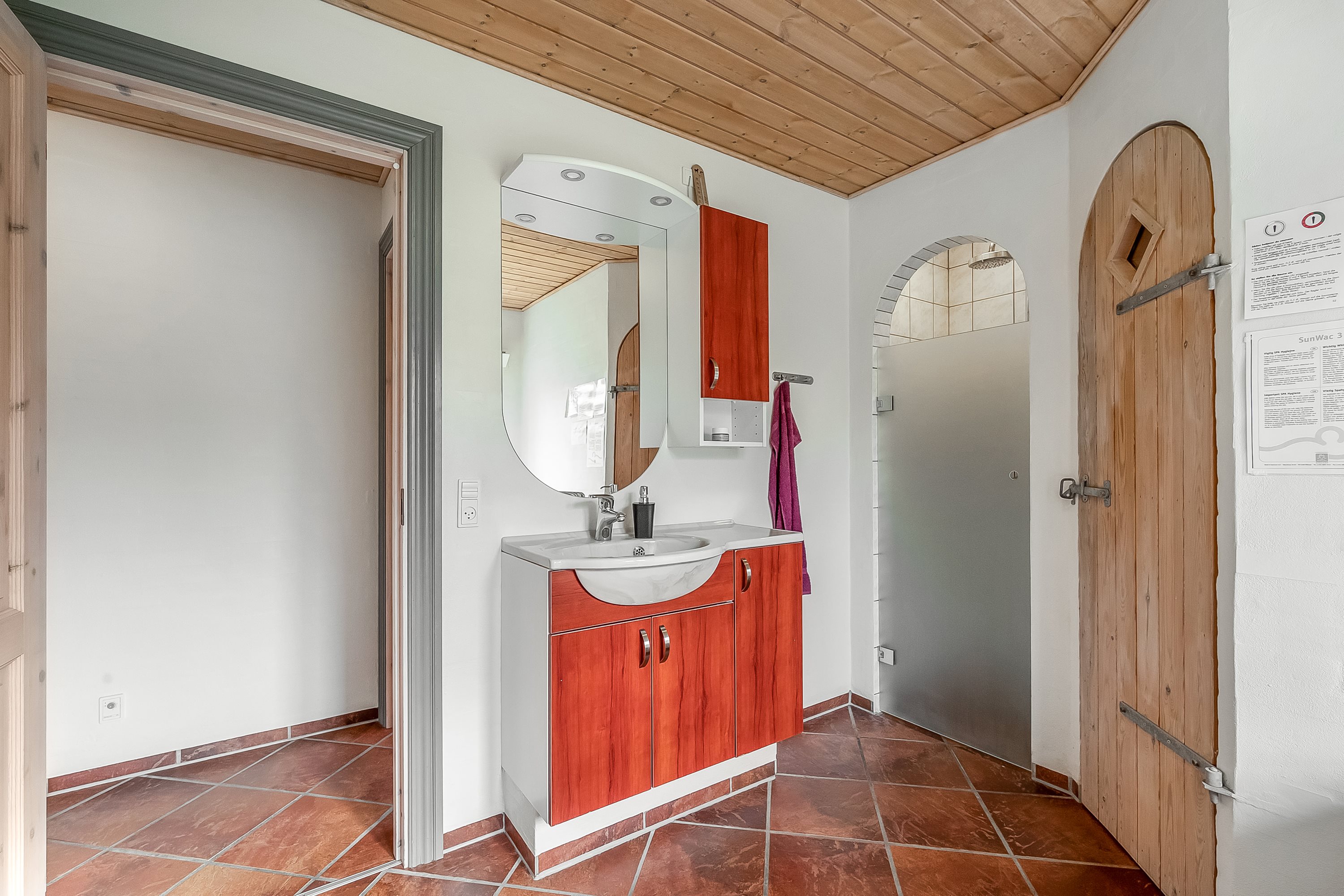 Fremhævet badeværelse  billede i fuldskærmstilstand. Billede af Tyttebærvej 4, Skaven , 6880 Tarm