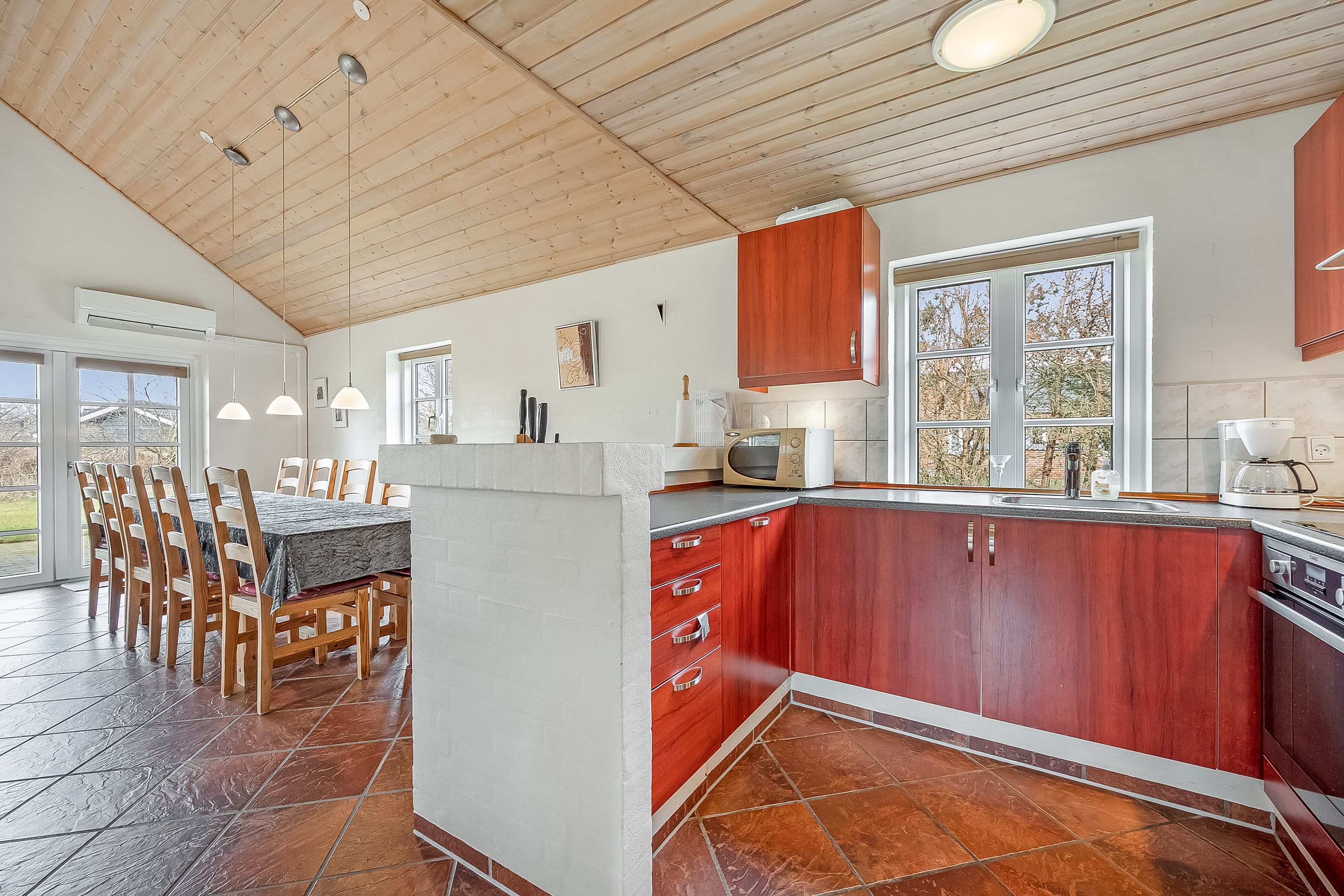 Fremhævet køkken alrum  billede i fuldskærmstilstand. Billede af Tyttebærvej 4, Skaven , 6880 Tarm