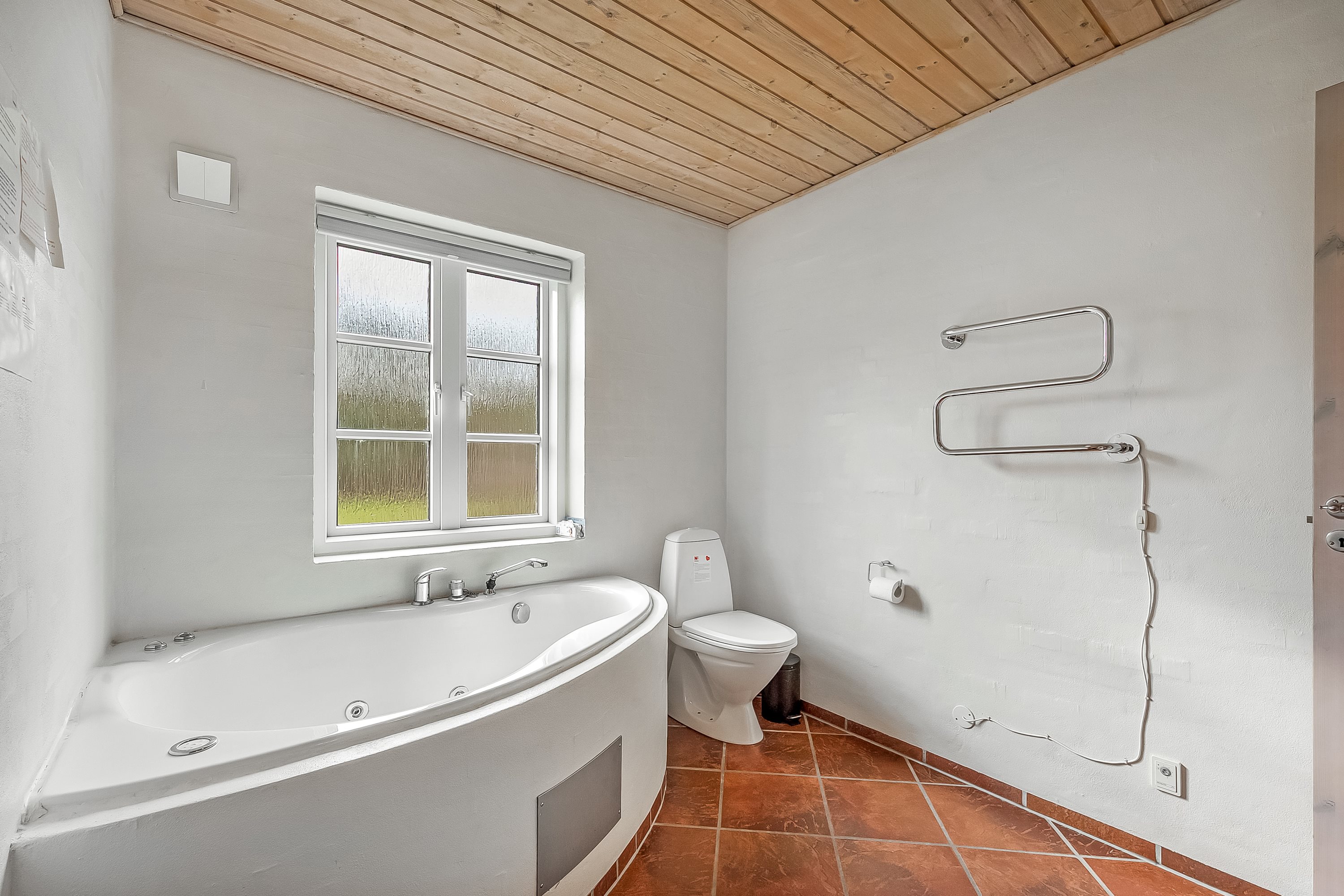 Fremhævet badeværelse  billede i fuldskærmstilstand. Billede af Tyttebærvej 4, Skaven , 6880 Tarm