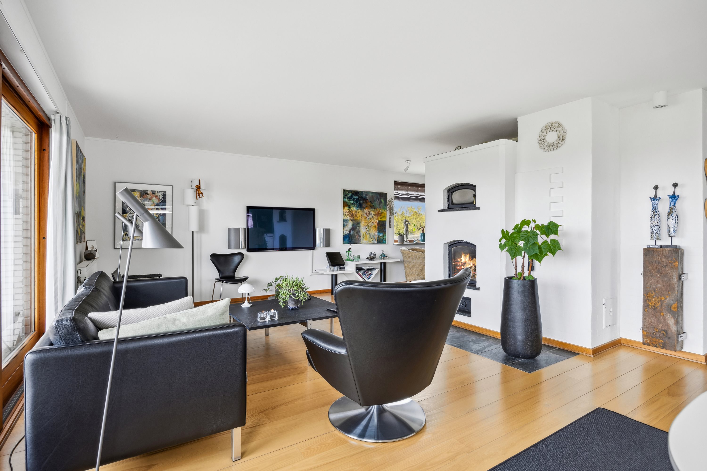 Fremhævet stue billede i fuldskærmstilstand. Billede af Irisvej 2, 8400 Ebeltoft