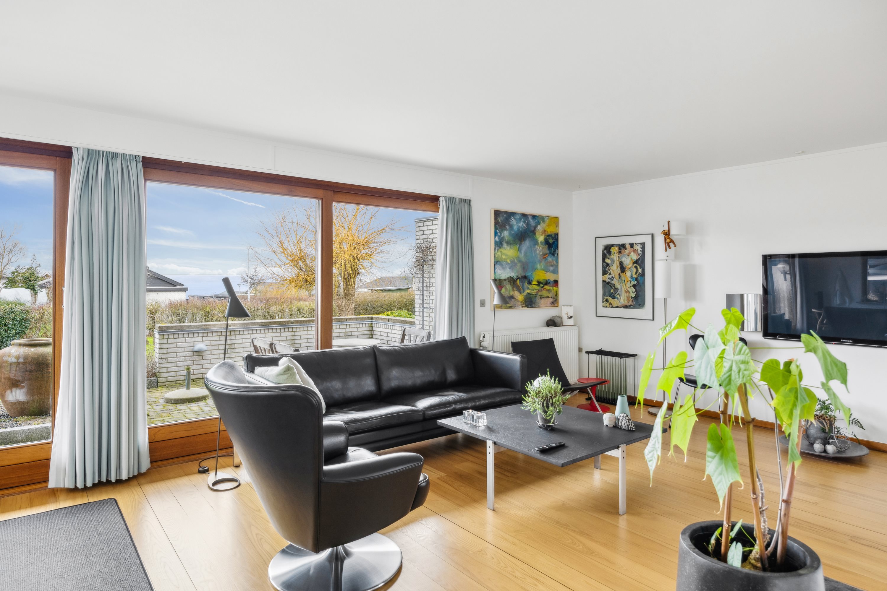 Fremhævet stue billede i fuldskærmstilstand. Billede af Irisvej 2, 8400 Ebeltoft