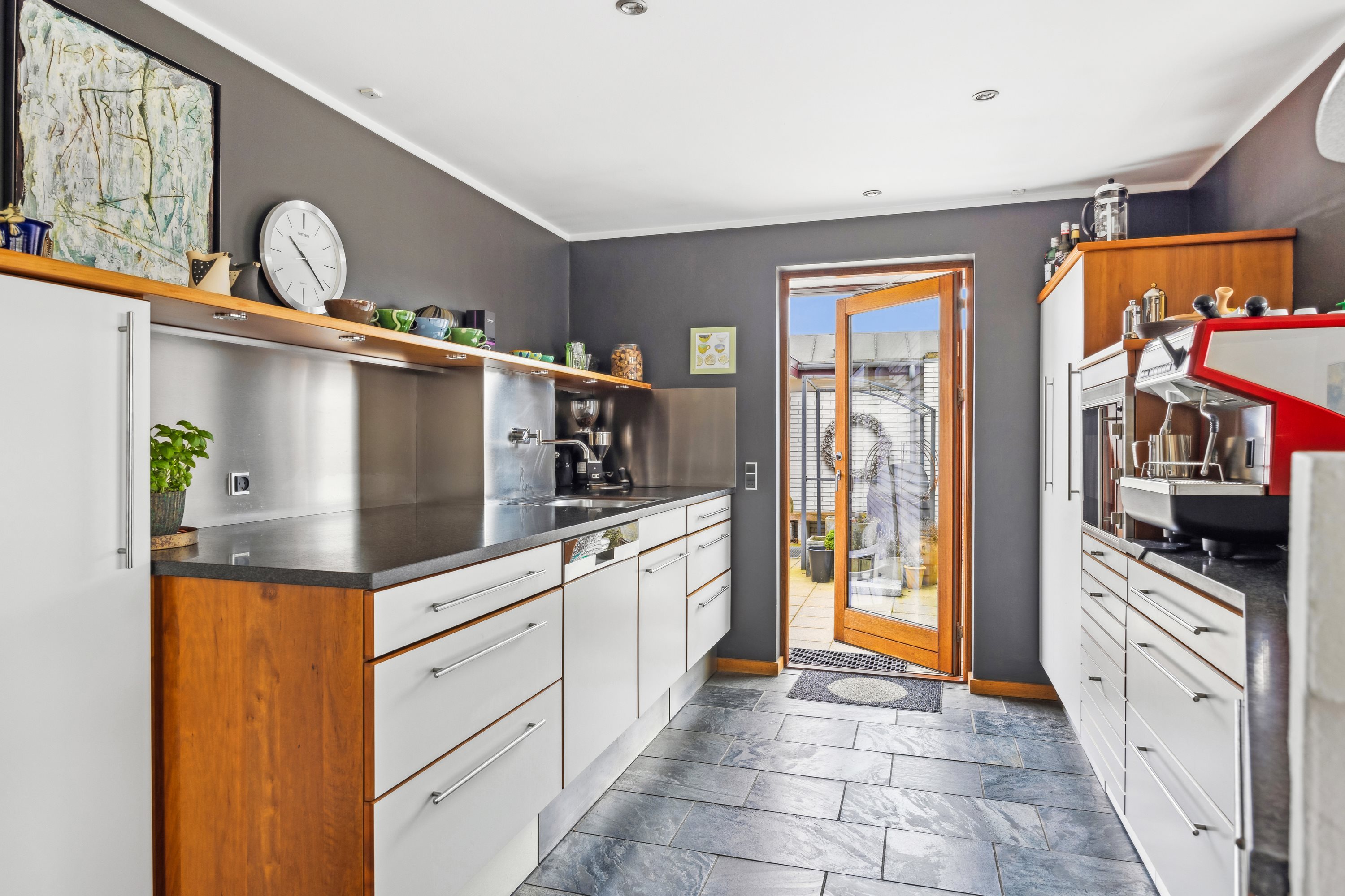 Fremhævet køkken billede i fuldskærmstilstand. Billede af Irisvej 2, 8400 Ebeltoft