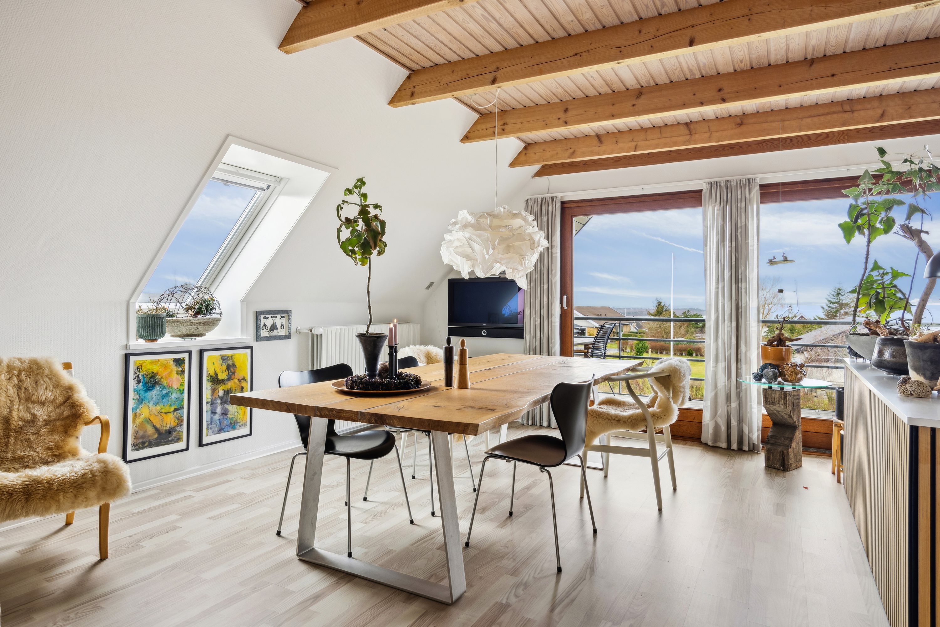 Fremhævet stue billede i fuldskærmstilstand. Billede af Irisvej 2, 8400 Ebeltoft