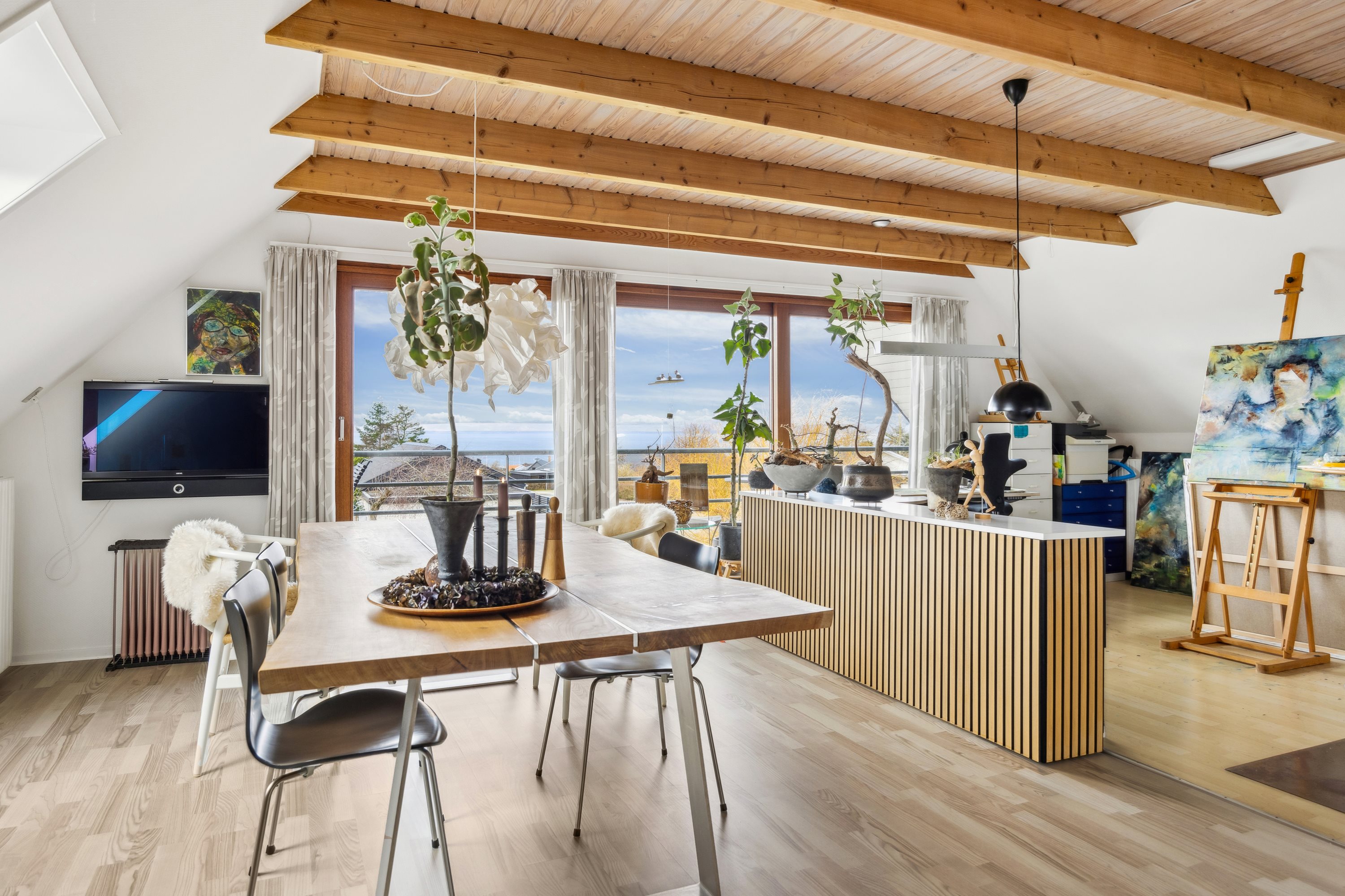 Fremhævet stue billede i fuldskærmstilstand. Billede af Irisvej 2, 8400 Ebeltoft