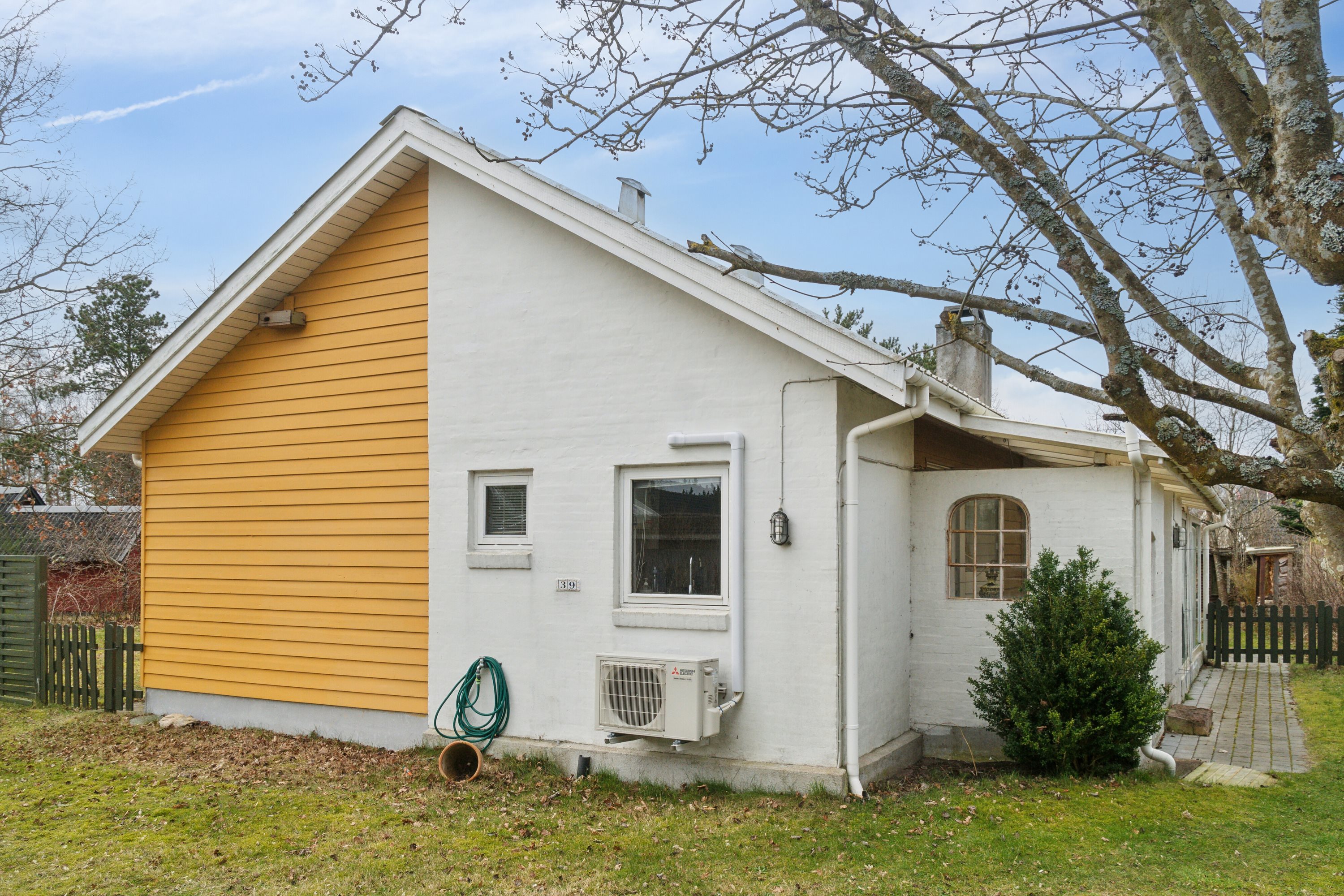 Fremhævet set fra haven billede i fuldskærmstilstand. Billede af Rosendalen 39, 4500 Nykøbing Sj