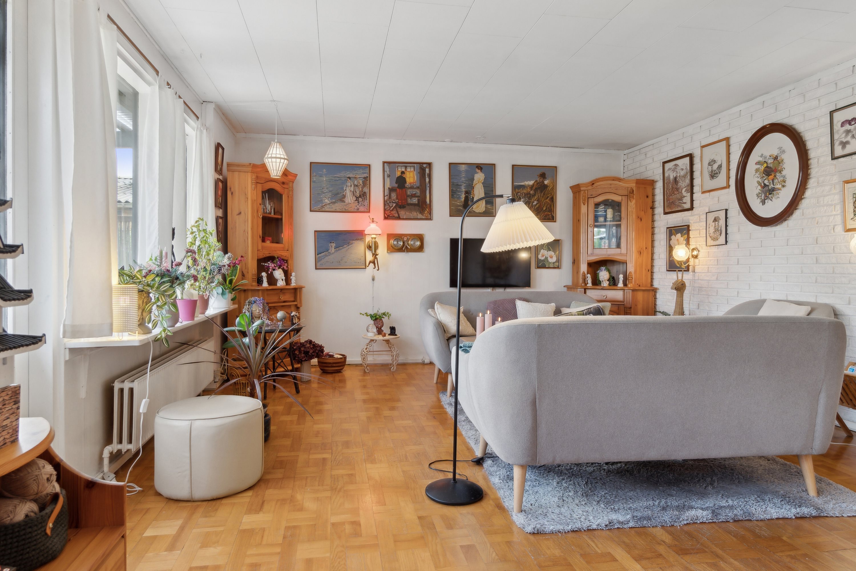 Fremhævet stue billede i fuldskærmstilstand. Billede af Beringgårdsvej 45A, 2650 Hvidovre