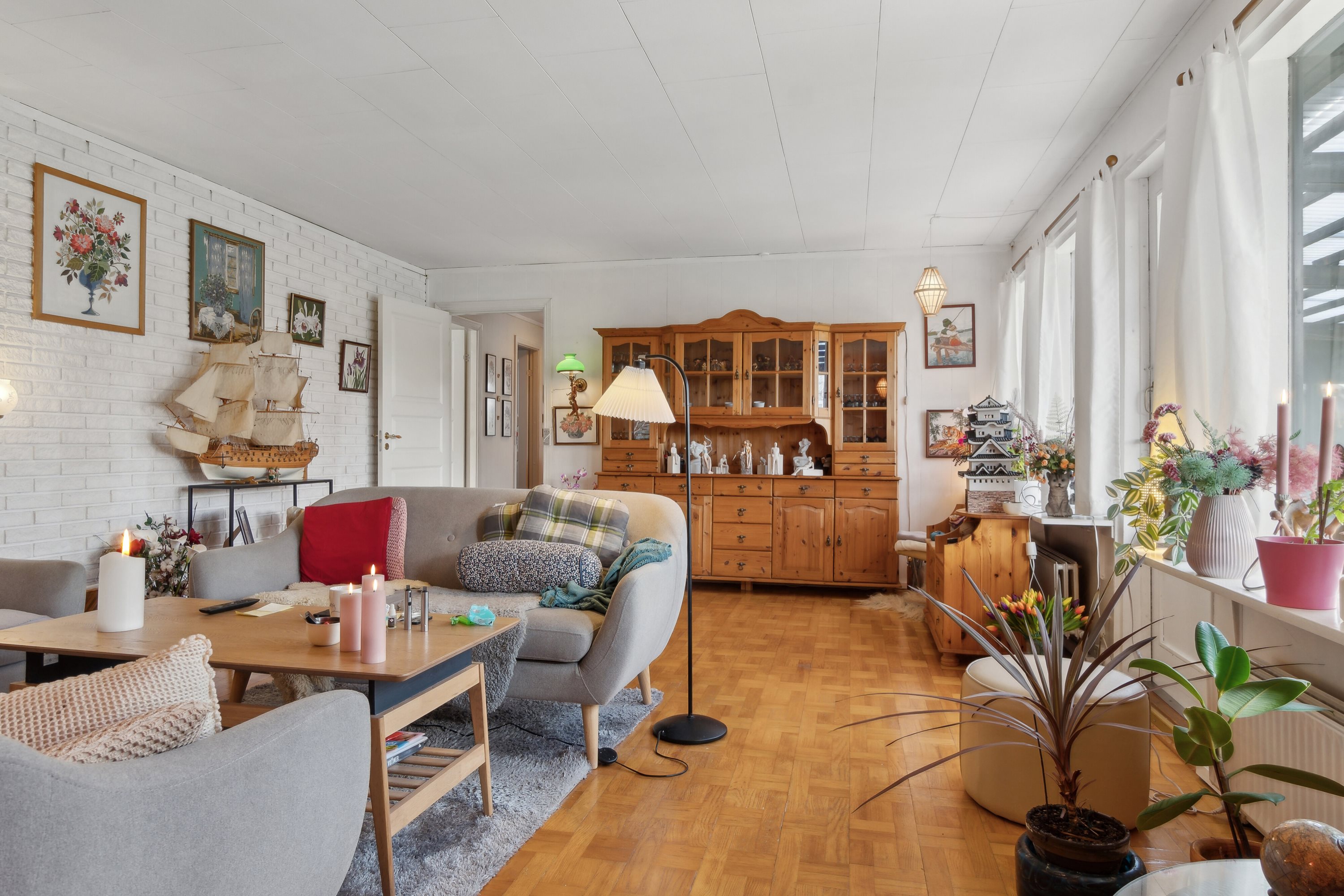 Fremhævet stue billede i fuldskærmstilstand. Billede af Beringgårdsvej 45A, 2650 Hvidovre