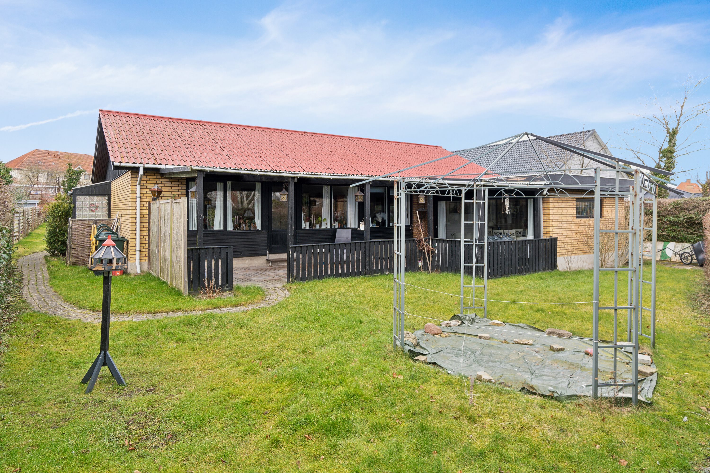 Fremhævet set fra haven billede i fuldskærmstilstand. Billede af Beringgårdsvej 45A, 2650 Hvidovre