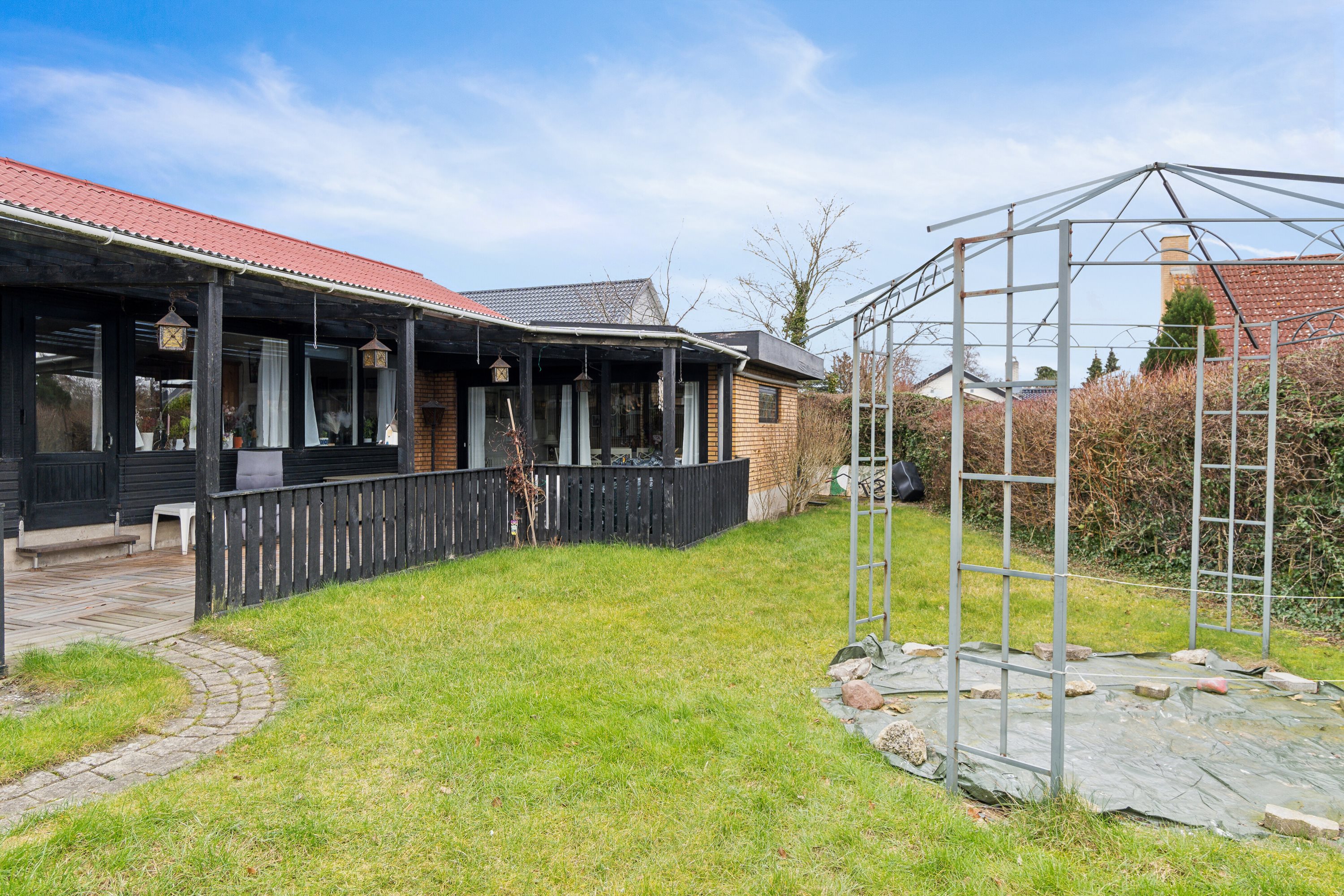 Fremhævet set fra haven billede i fuldskærmstilstand. Billede af Beringgårdsvej 45A, 2650 Hvidovre