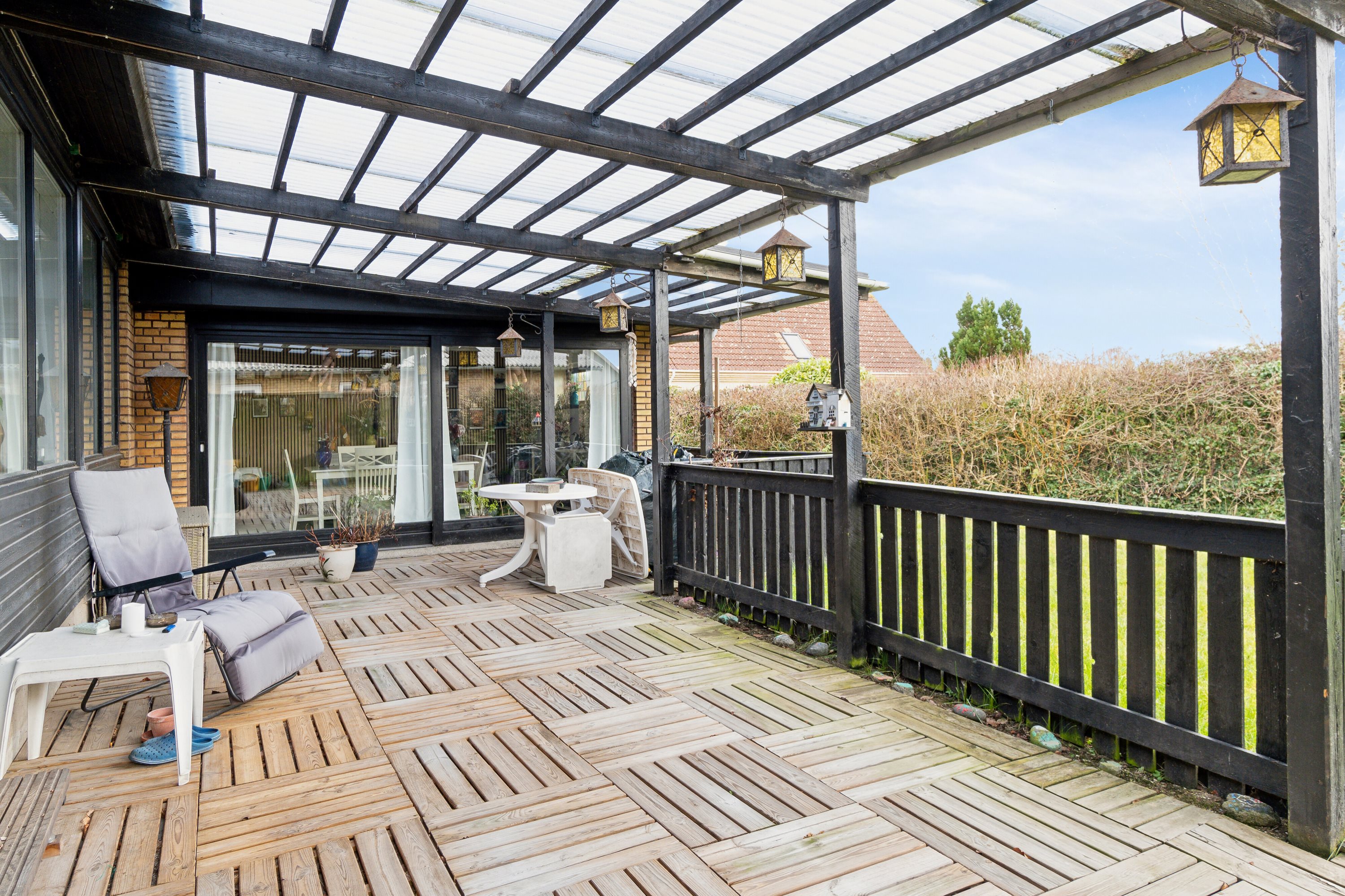 Fremhævet overdækket terrasse billede i fuldskærmstilstand. Billede af Beringgårdsvej 45A, 2650 Hvidovre