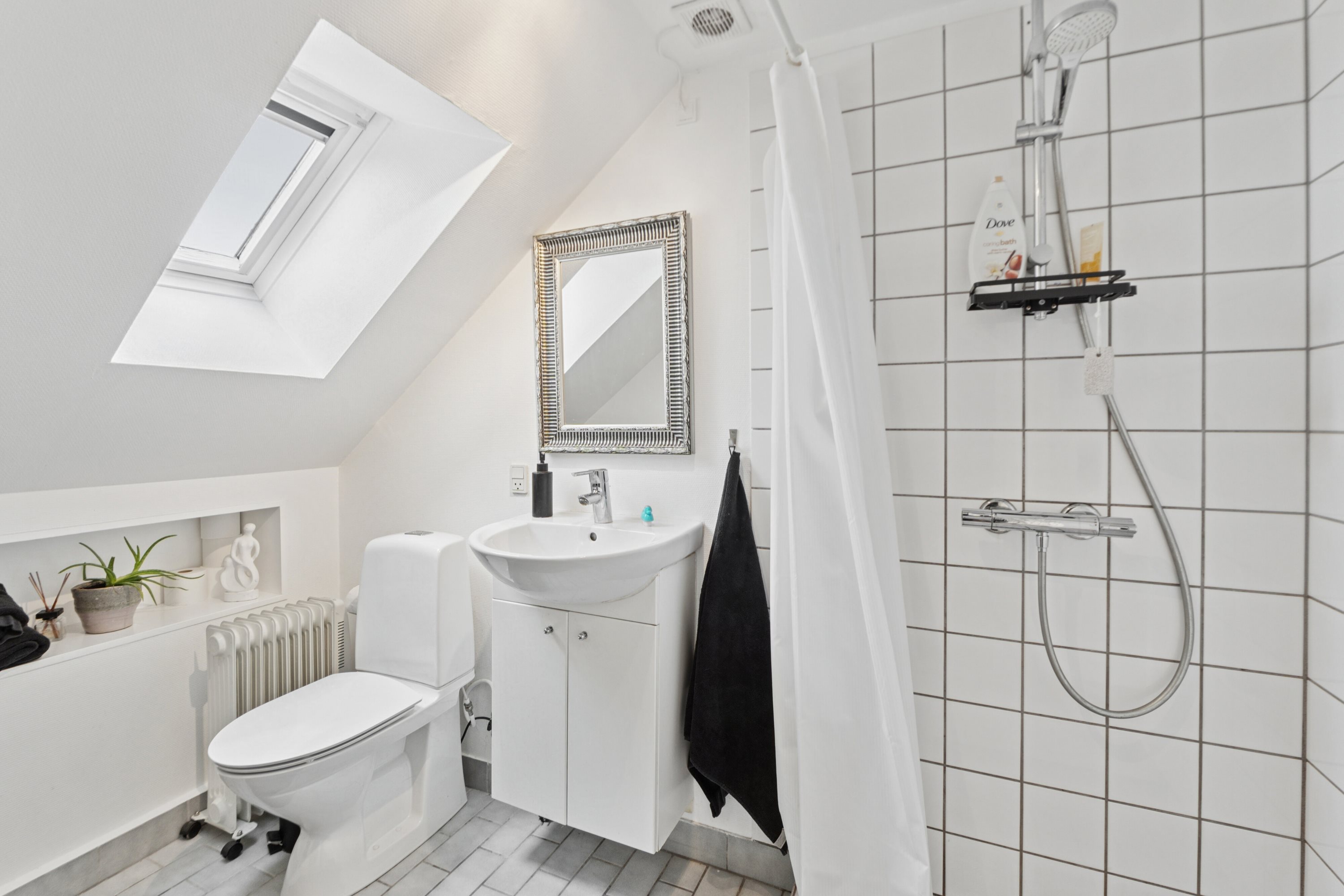 Fremhævet badeværelse billede i fuldskærmstilstand. Billede af Rødovrevej 348, 1. th., 2610 Rødovre