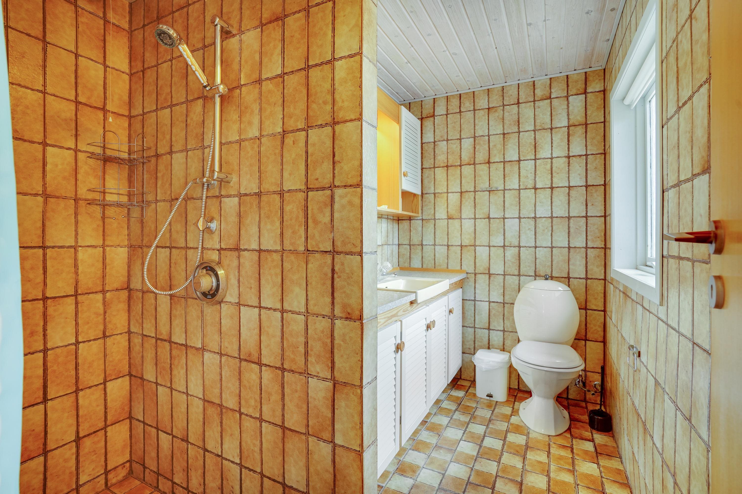 Fremhævet badeværelse billede i fuldskærmstilstand. Billede af Strandgårdsvej 39B, Rindby Strand, 6720 Fanø