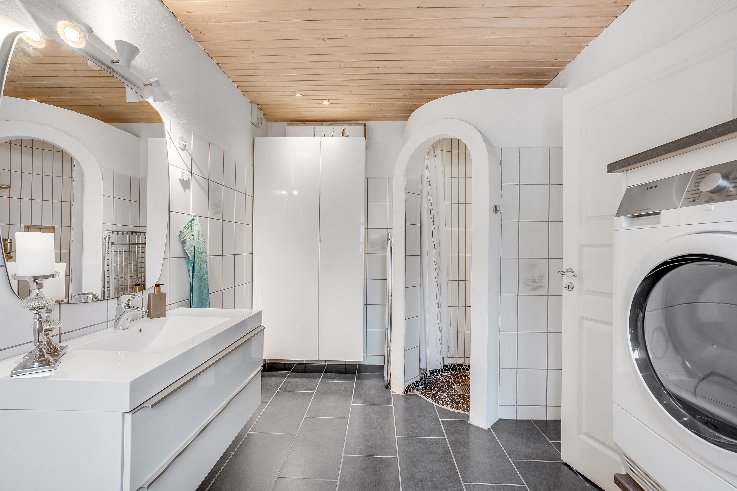 Fremhævet badeværelse billede i fuldskærmstilstand. Billede af Maribovej 150, Forneby, 4990 Sakskøbing