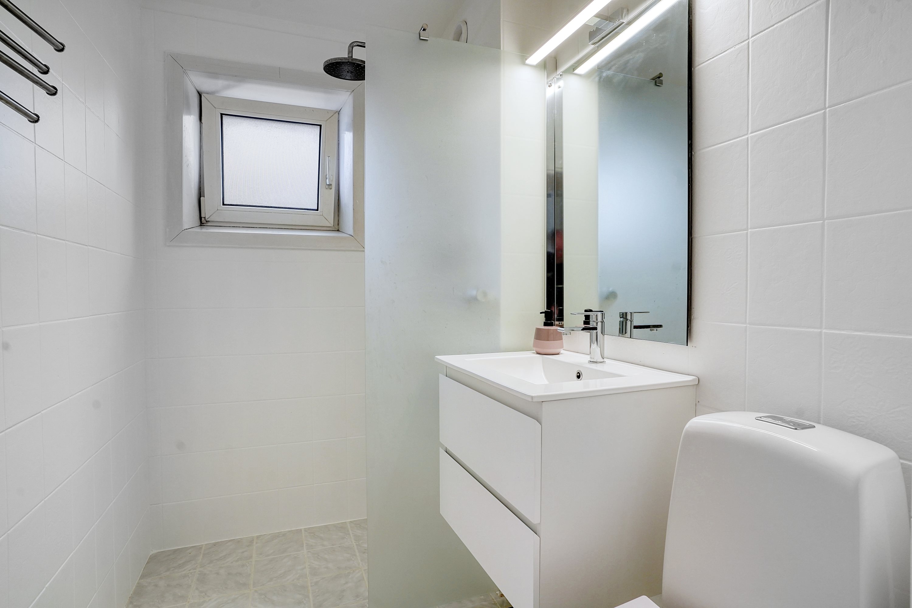 Fremhævet badeværelse billede i fuldskærmstilstand. Billede af Egeparken 33A, 3. tv., 2680 Solrød Strand