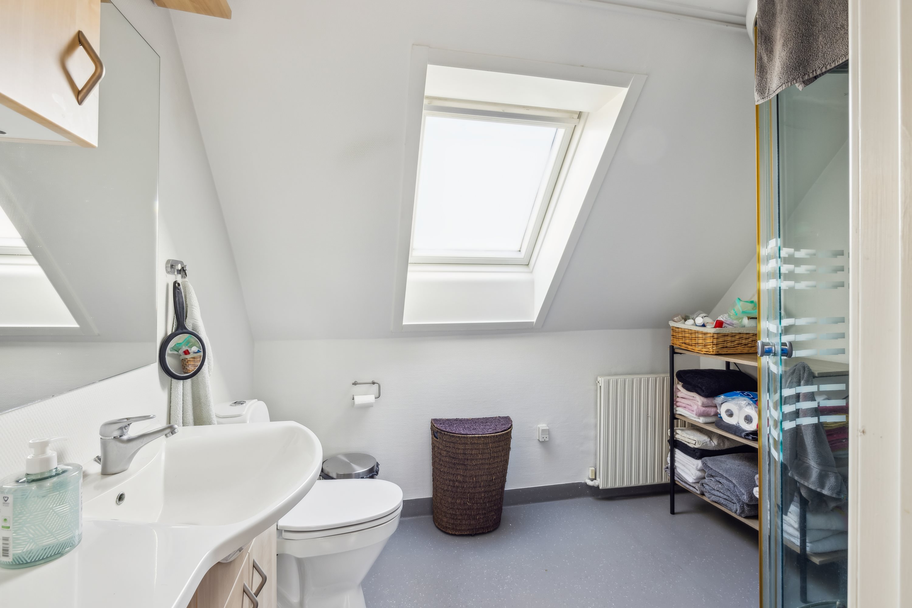 Fremhævet badeværelse billede i fuldskærmstilstand. Billede af Havnevej 115A+B, 8500 Grenaa