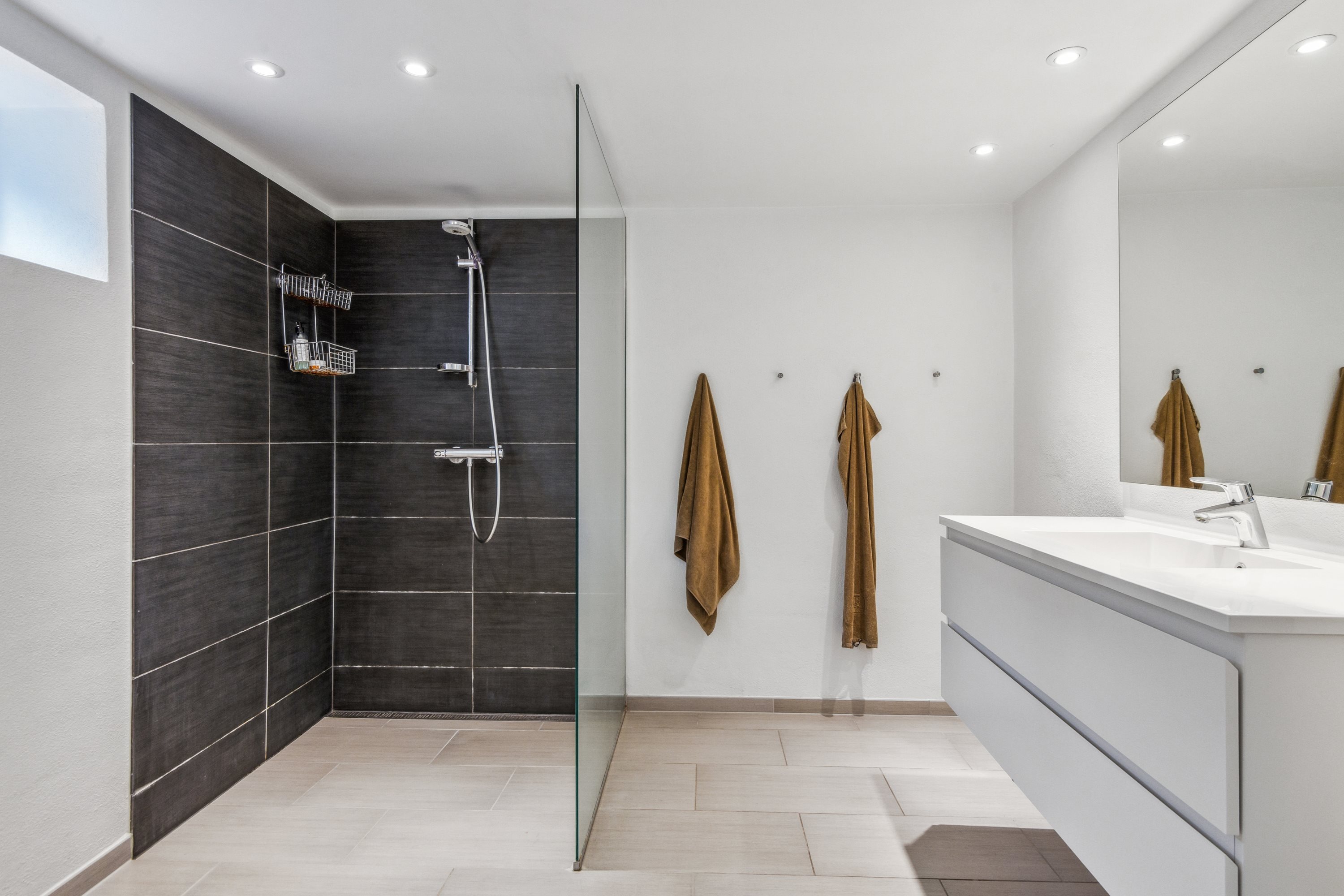 Fremhævet badeværelse billede i fuldskærmstilstand. Billede af Abelsvej 24, Vejgaard, 9000 Aalborg