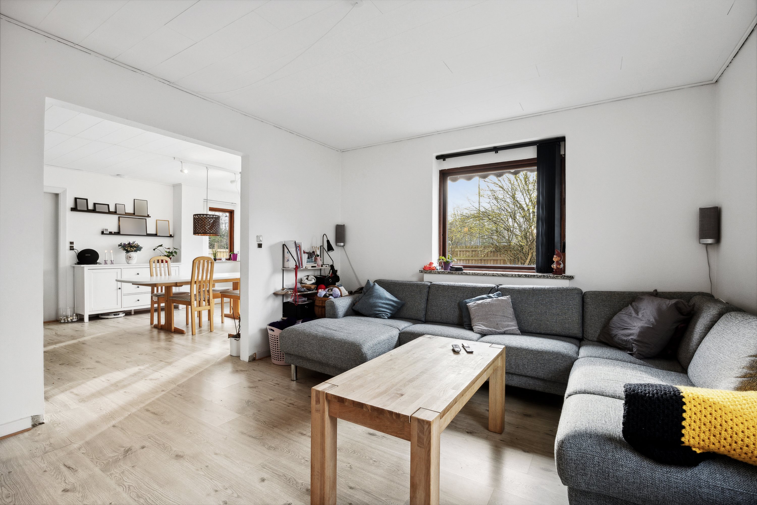 Fremhævet stue billede i fuldskærmstilstand. Billede af Åvej 1, 4632 Bjæverskov