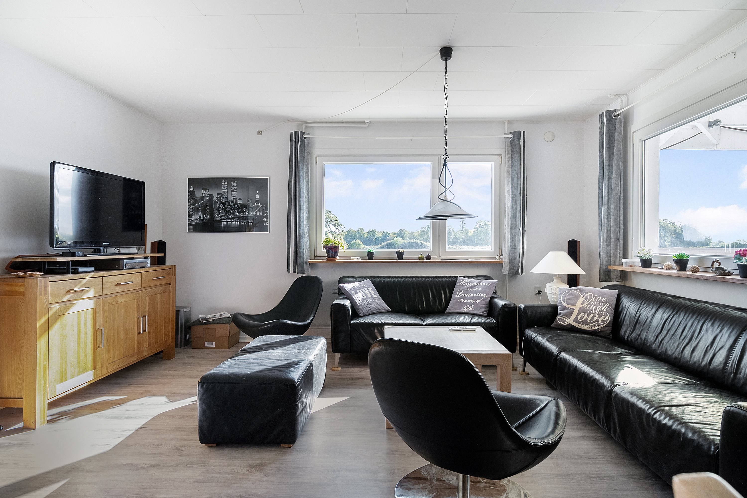 Fremhævet stue billede i fuldskærmstilstand. Billede af Egholm Strandvej 13, 4913 Horslunde