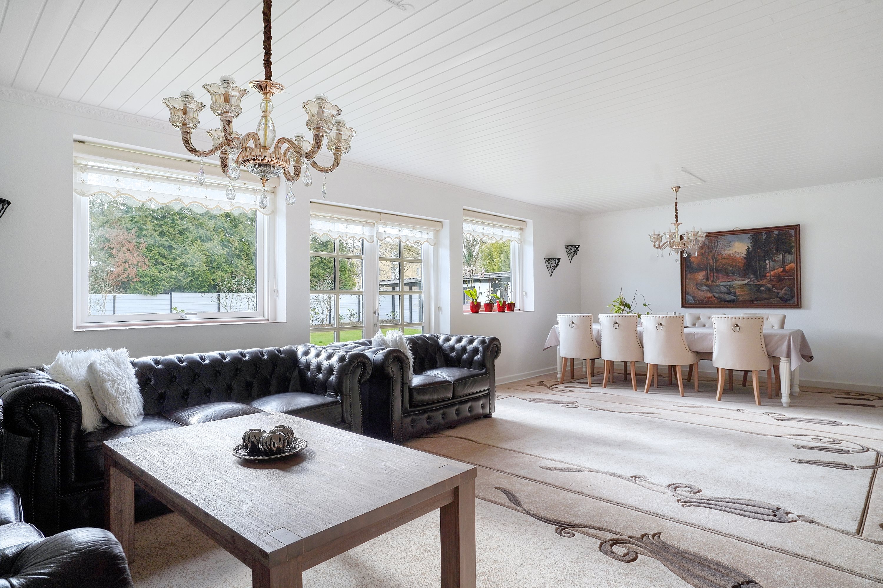 Fremhævet stue billede i fuldskærmstilstand. Billede af Birkerød Parkvej 131, 3460 Birkerød