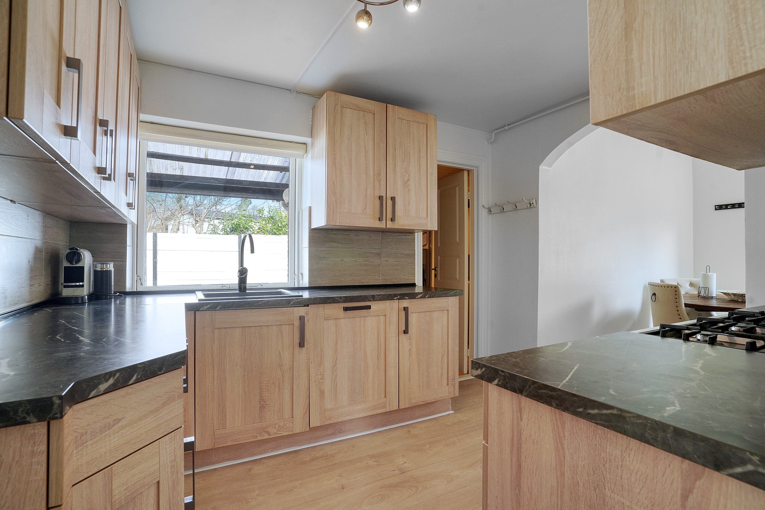 Fremhævet køkken billede i fuldskærmstilstand. Billede af Birkerød Parkvej 131, 3460 Birkerød