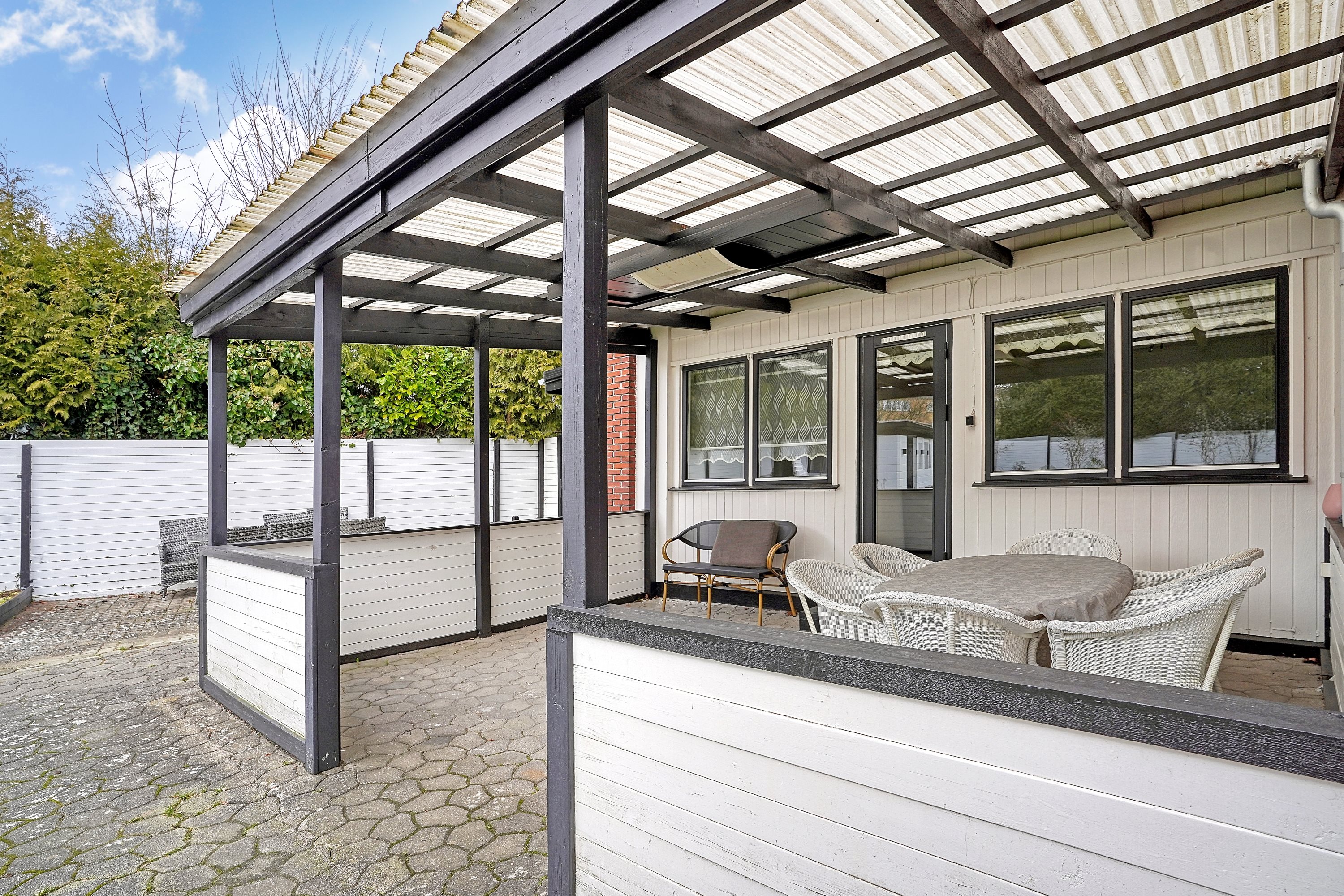 Fremhævet terrasse billede i fuldskærmstilstand. Billede af Birkerød Parkvej 131, 3460 Birkerød