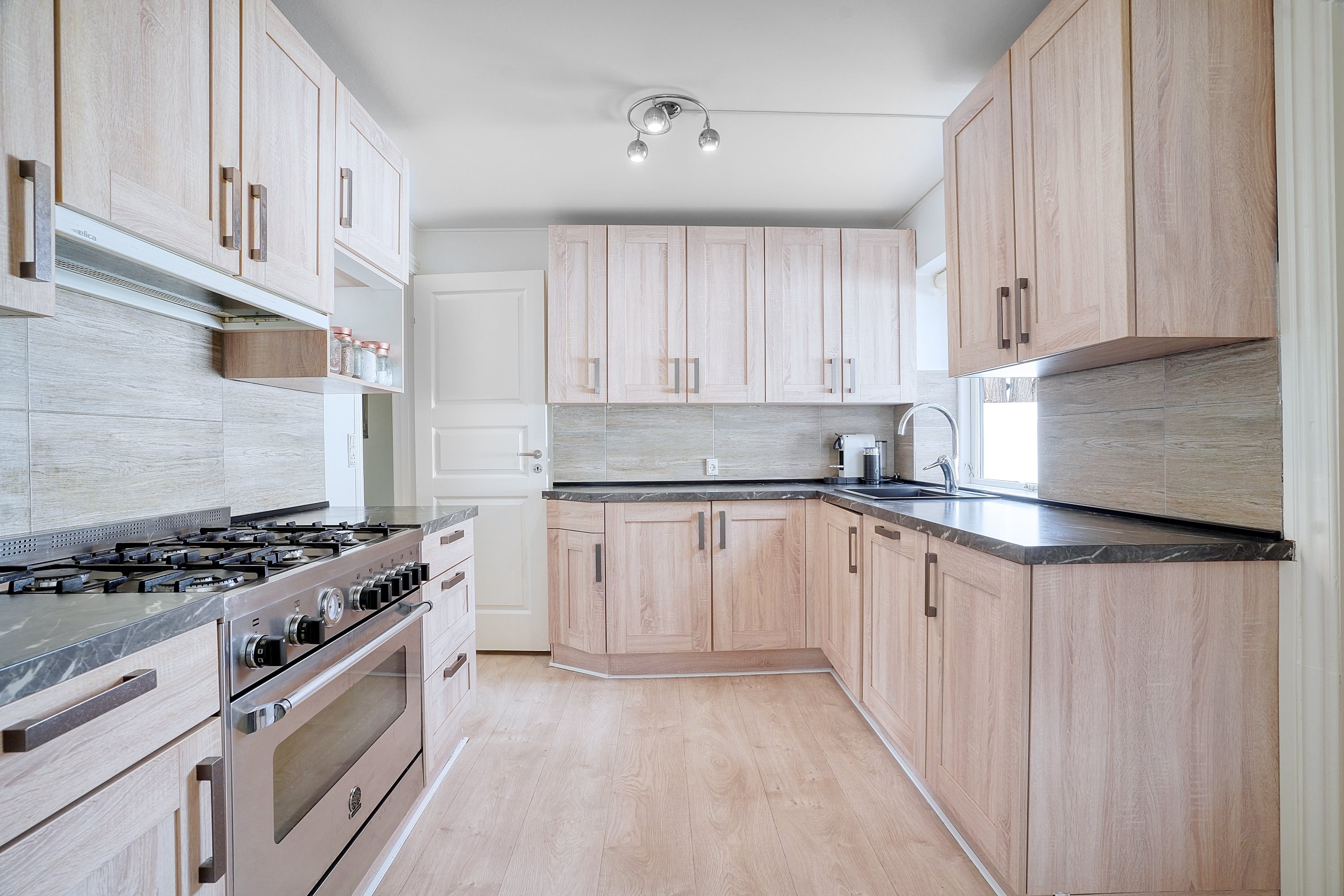 Fremhævet køkken billede i fuldskærmstilstand. Billede af Birkerød Parkvej 131, 3460 Birkerød