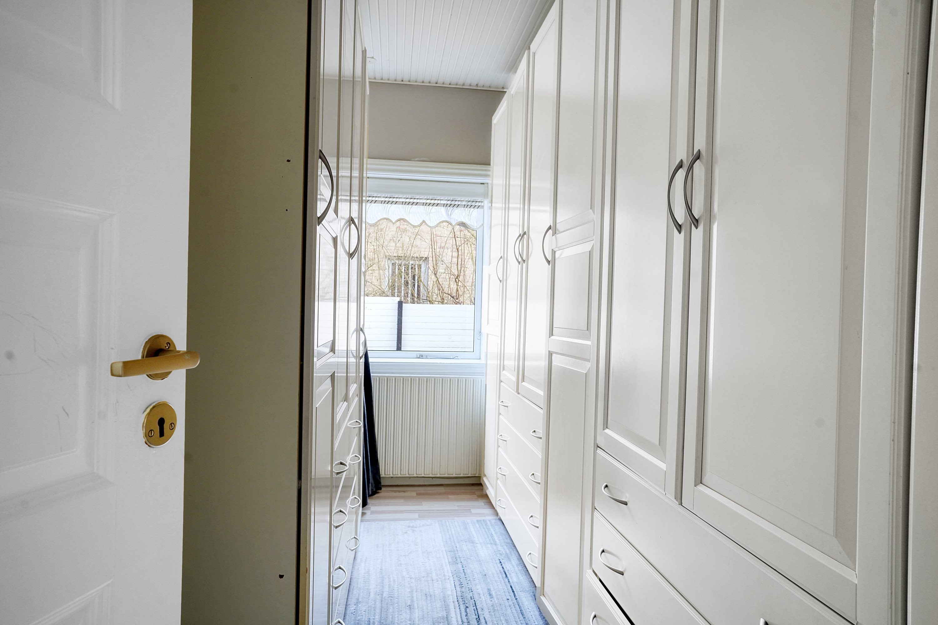 Fremhævet walkin closet billede i fuldskærmstilstand. Billede af Birkerød Parkvej 131, 3460 Birkerød