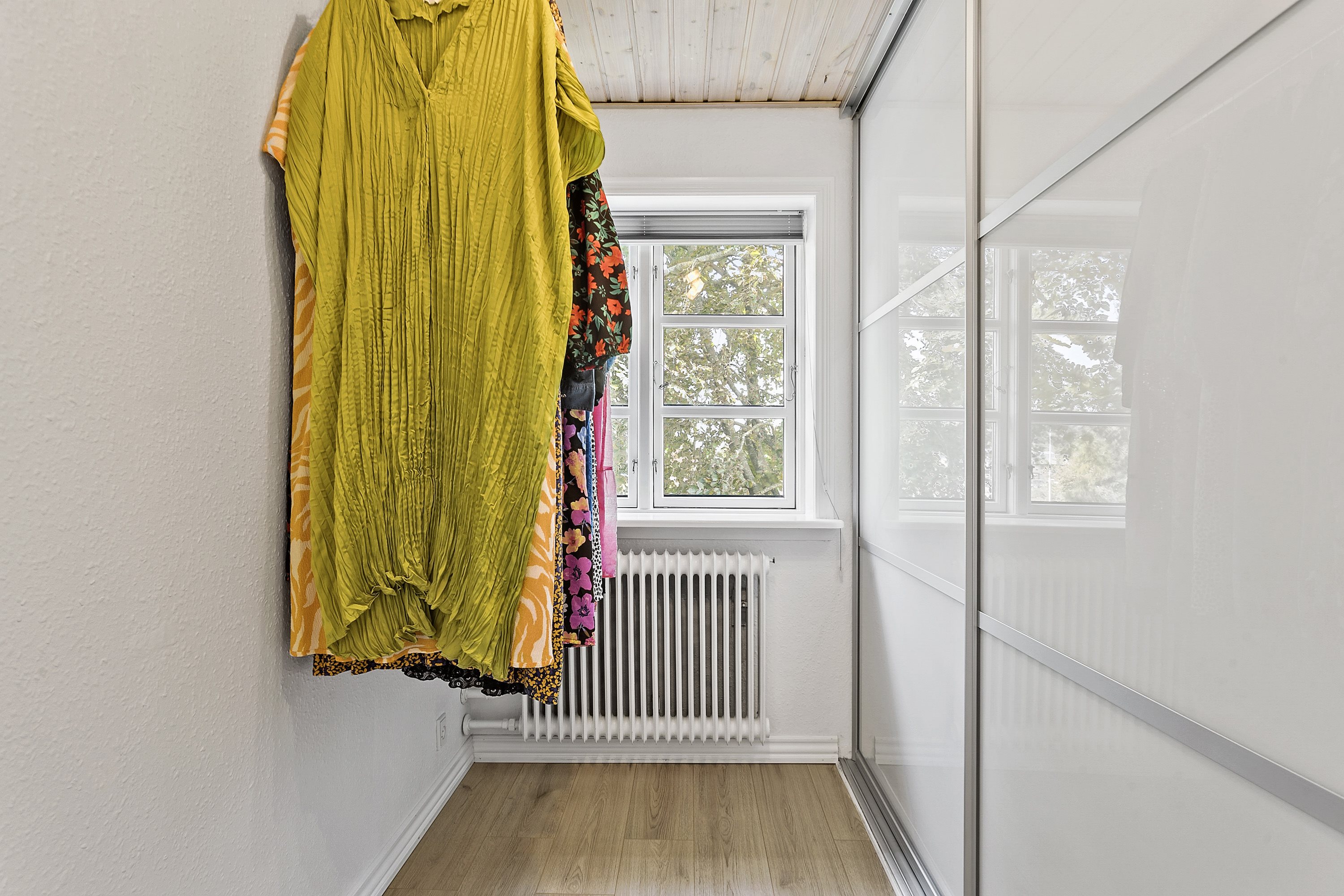 Fremhævet walk in closet billede i fuldskærmstilstand. Billede af Halvorsmindevej 5, 9800 Hjørring