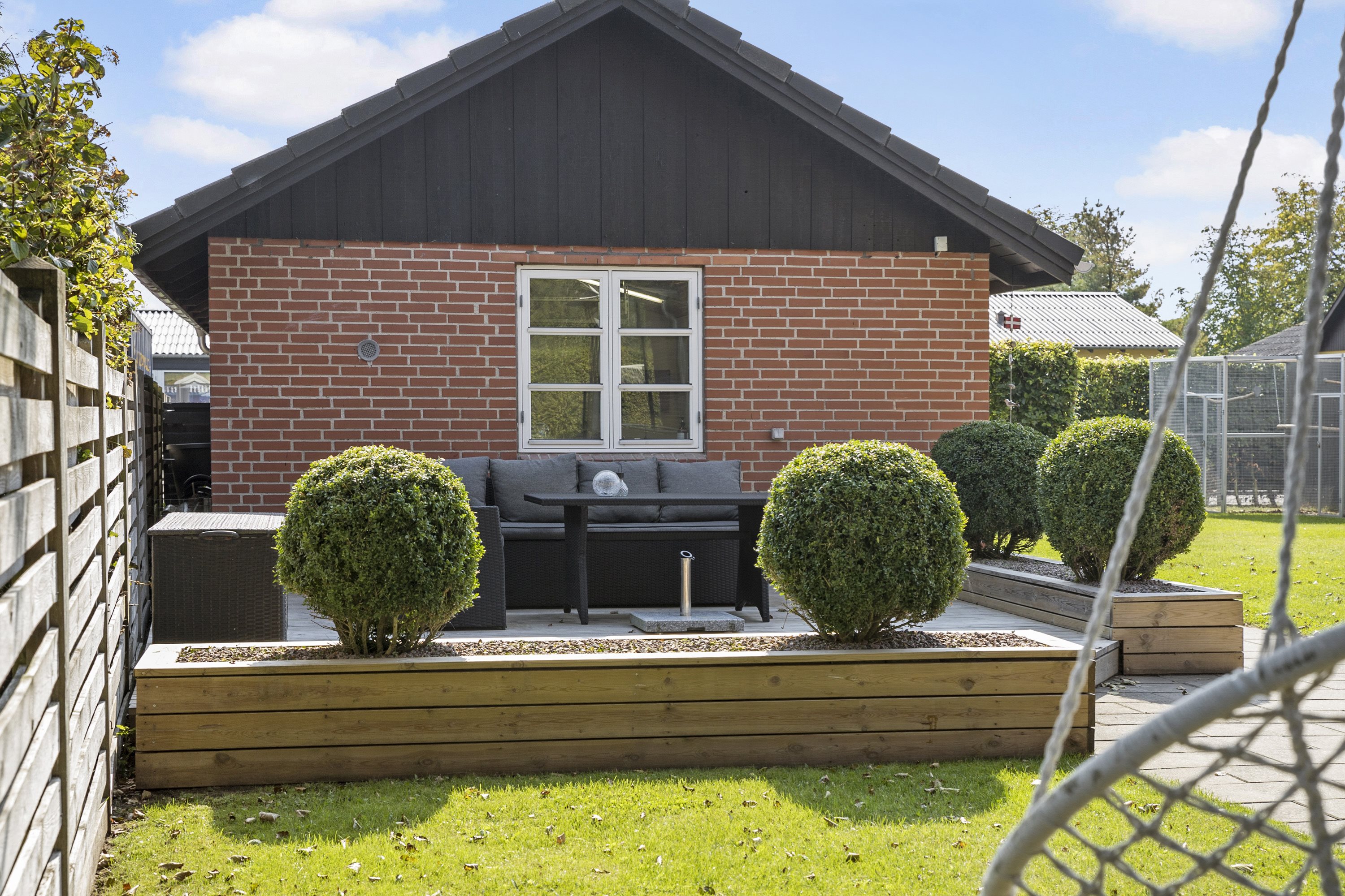 Fremhævet terrasse billede i fuldskærmstilstand. Billede af Halvorsmindevej 5, 9800 Hjørring