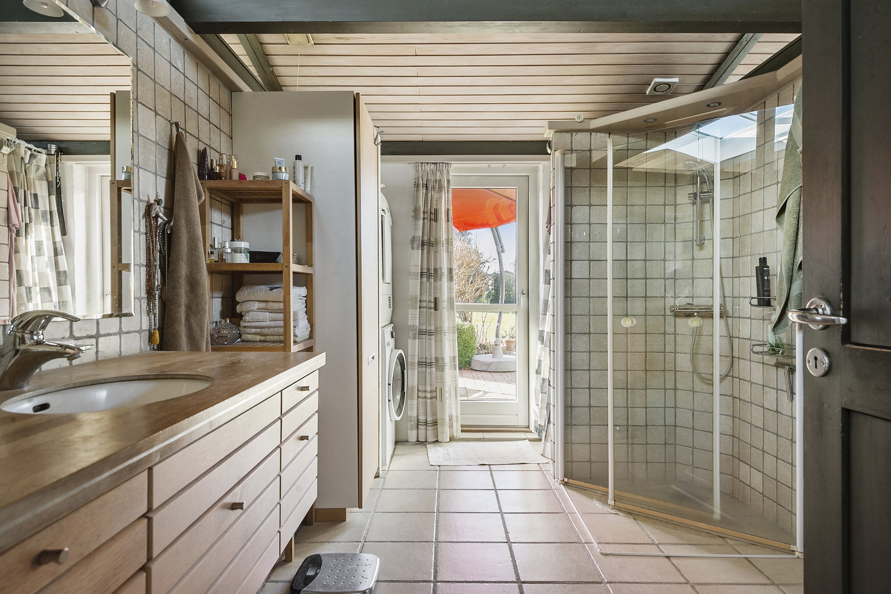 Fremhævet badeværelse billede i fuldskærmstilstand. Billede af Præsteager 14, Saksild Str, 8300 Odder