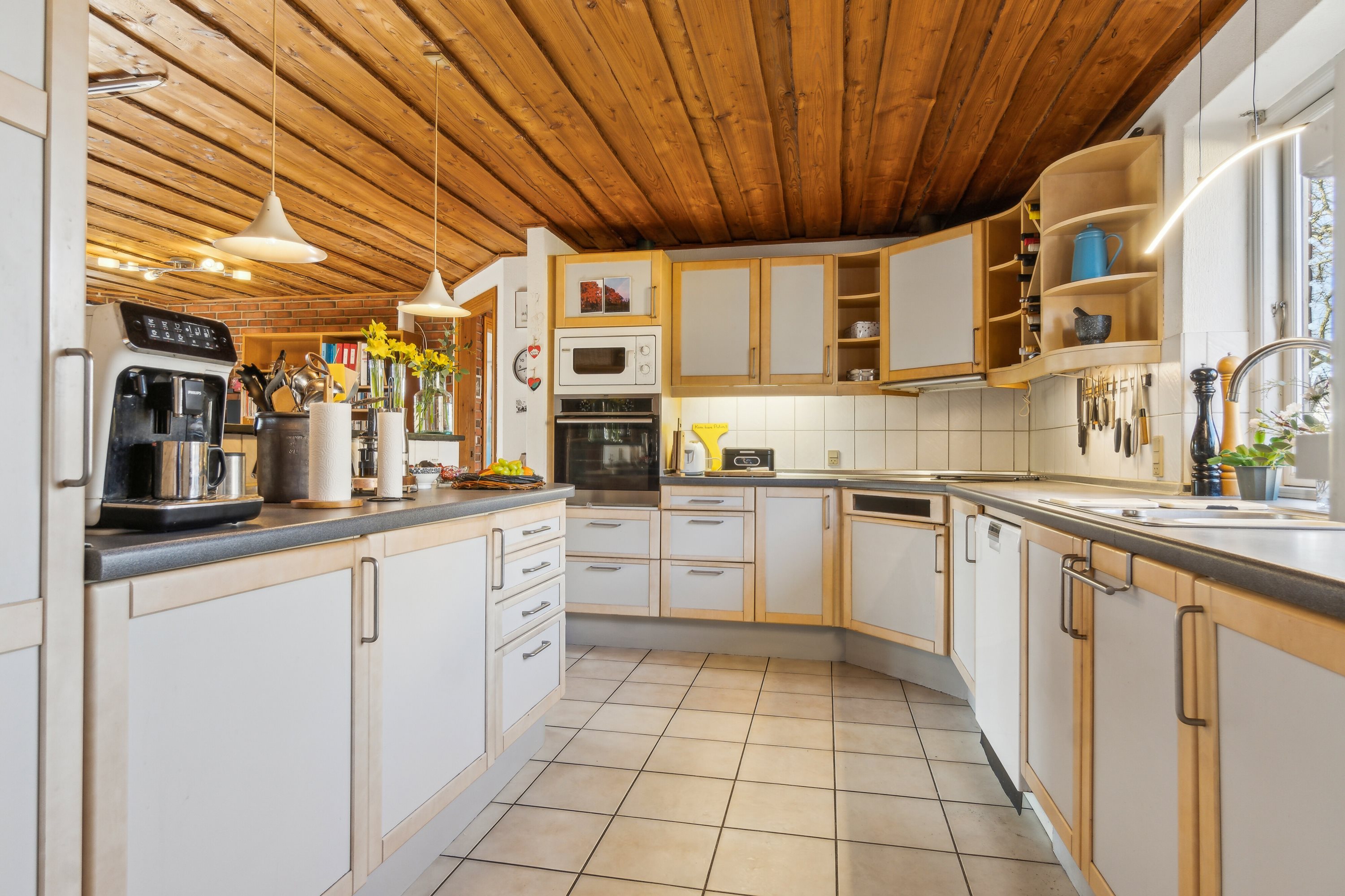 Fremhævet køkken billede i fuldskærmstilstand. Billede af Arresødalvej 11C, Vinderød, 3300 Frederiksværk