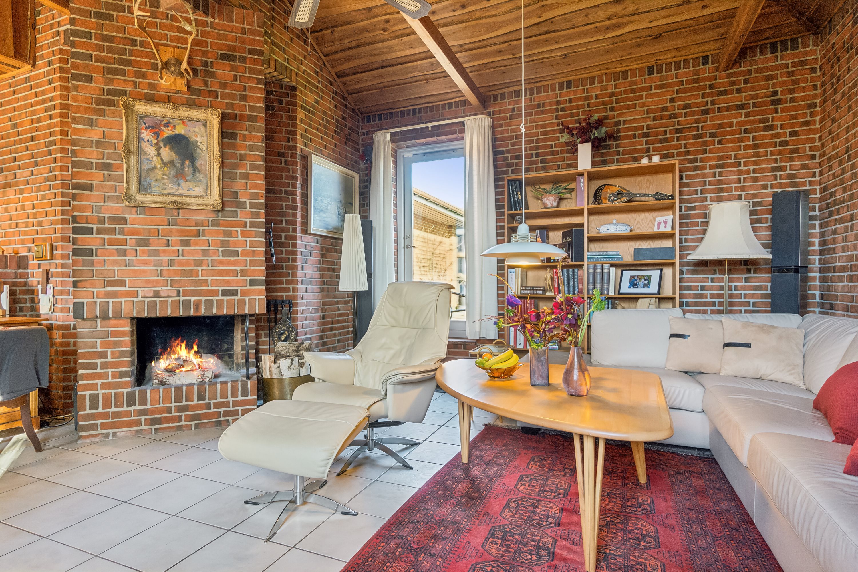 Fremhævet stue billede i fuldskærmstilstand. Billede af Arresødalvej 11C, Vinderød, 3300 Frederiksværk