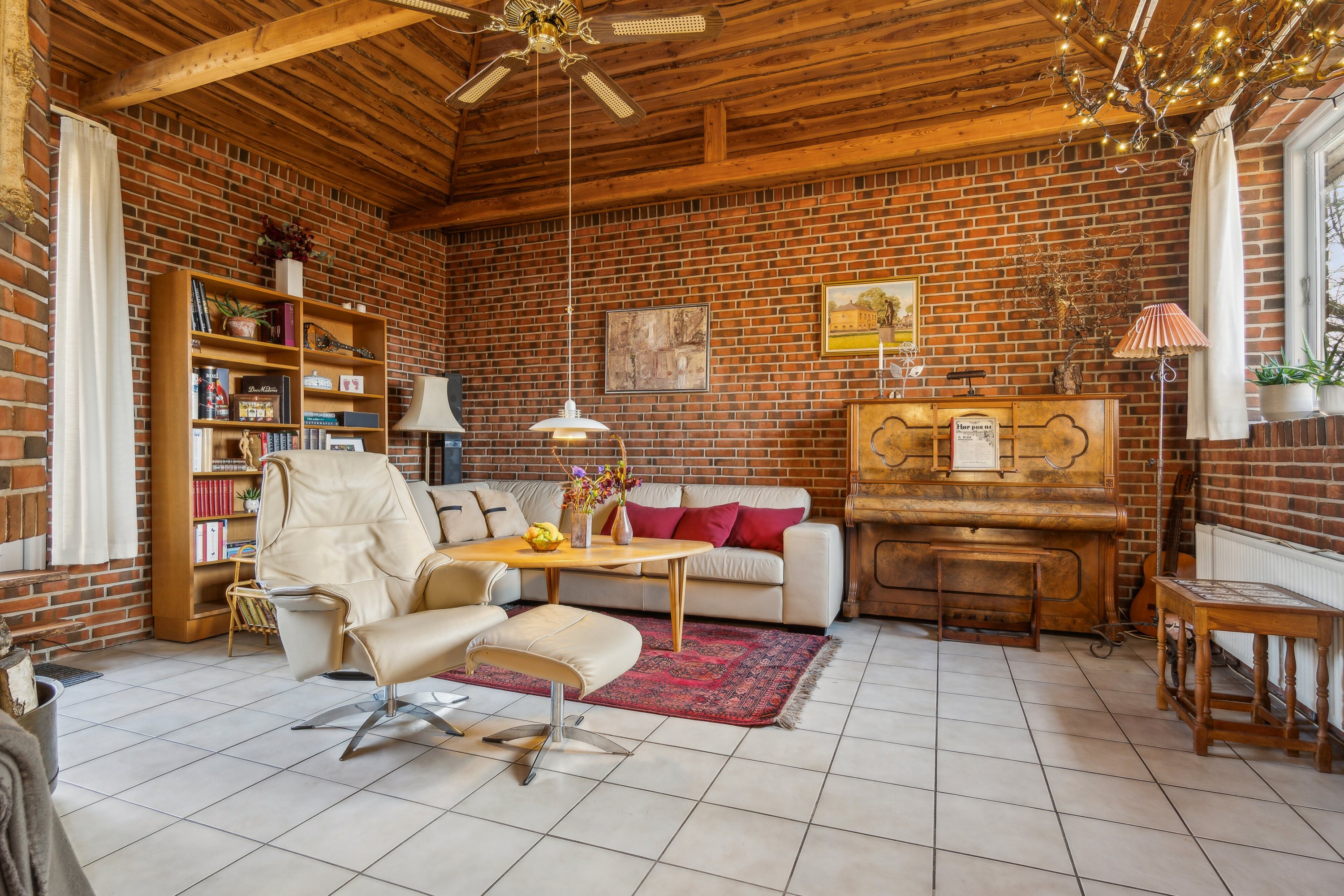 Fremhævet stue billede i fuldskærmstilstand. Billede af Arresødalvej 11C, Vinderød, 3300 Frederiksværk