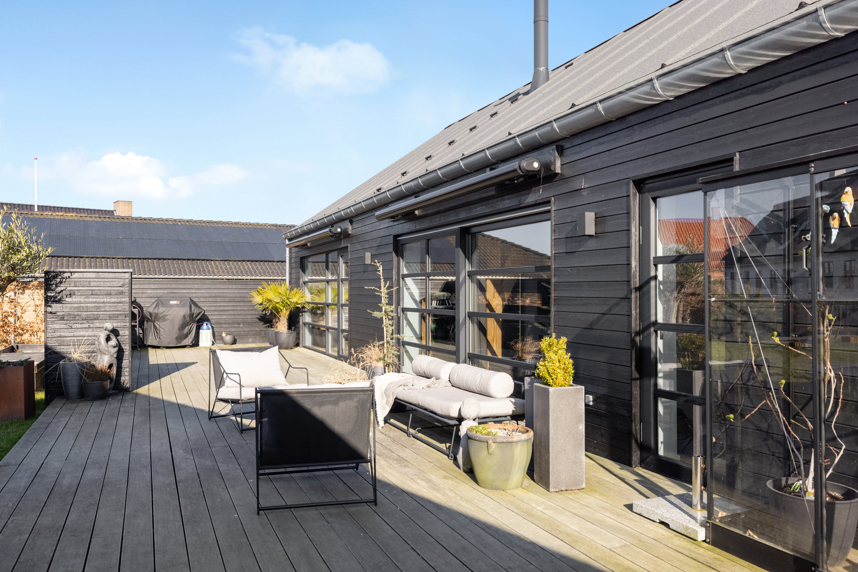 Fremhævet terrasse billede i fuldskærmstilstand. Billede af Damgårdstoften 64, 8320 Mårslet