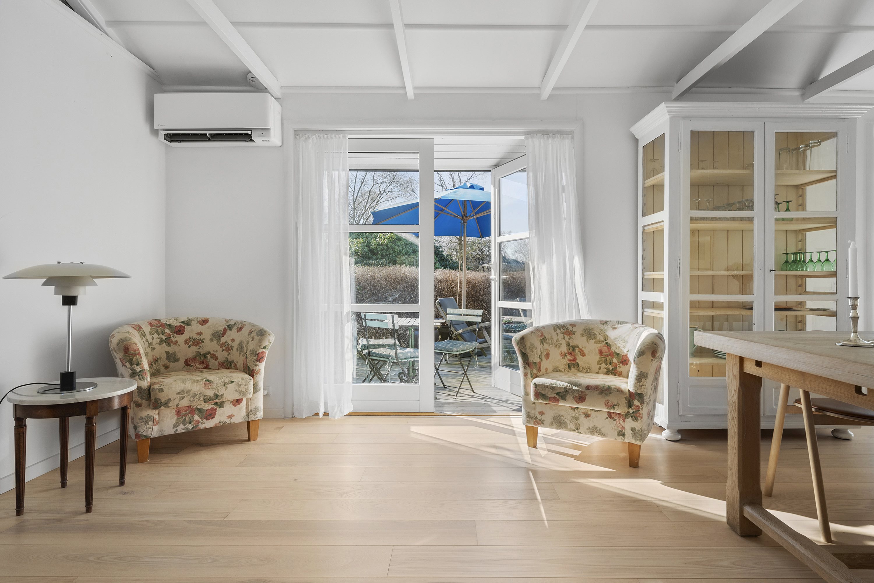 Fremhævet stue billede i fuldskærmstilstand. Billede af Vingen 1, 2970 Hørsholm