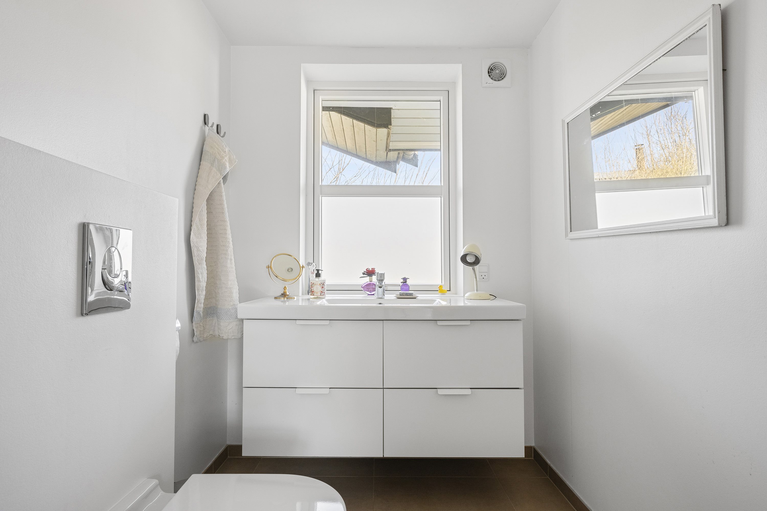 Fremhævet badeværelse billede i fuldskærmstilstand. Billede af Vingen 1, 2970 Hørsholm