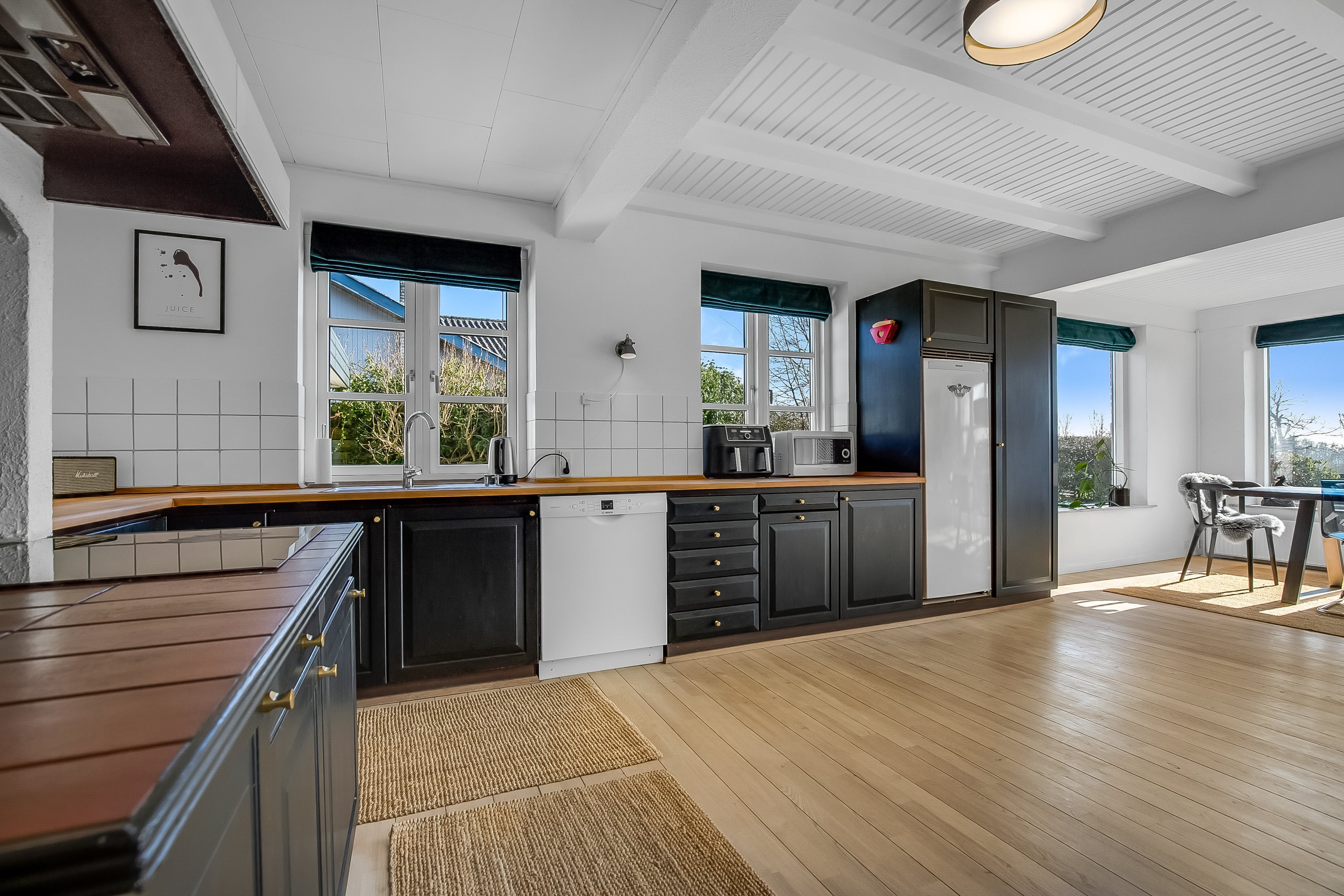 Fremhævet køkken billede i fuldskærmstilstand. Billede af Østervang 4, Assendrup, 7120 Vejle Øst