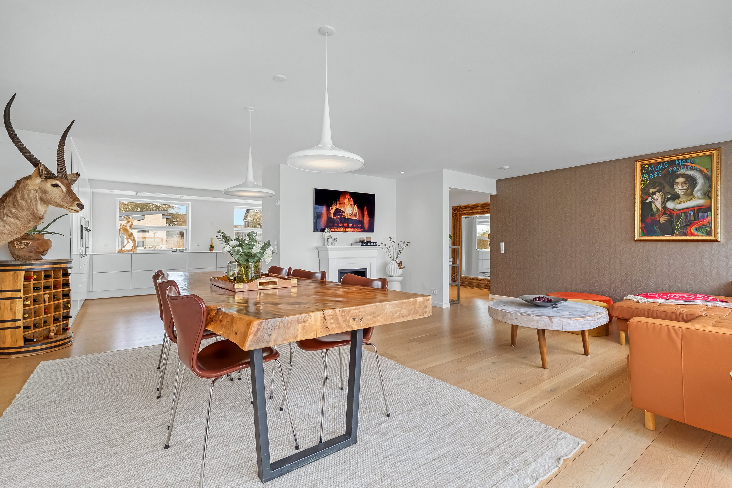 Fremhævet stue billede i fuldskærmstilstand. Billede af Strandhøjen 2, 3600 Frederikssund