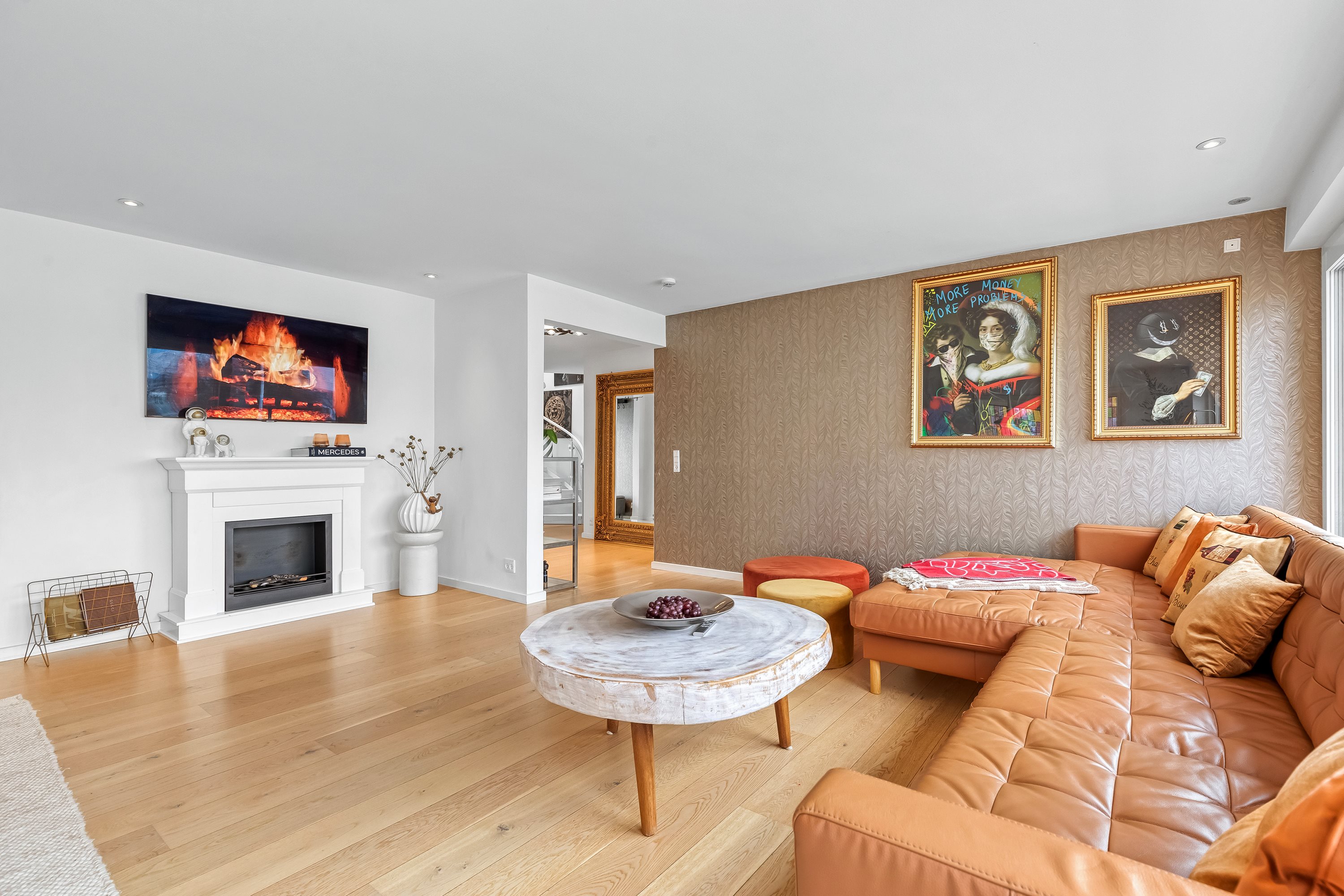 Fremhævet stue billede i fuldskærmstilstand. Billede af Strandhøjen 2, 3600 Frederikssund