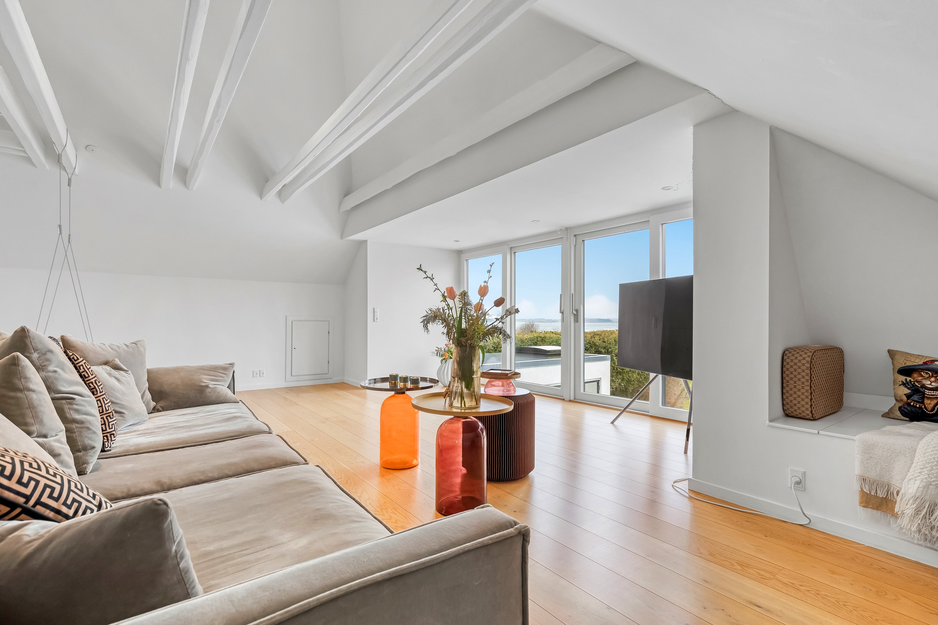 Fremhævet stue billede i fuldskærmstilstand. Billede af Strandhøjen 2, 3600 Frederikssund